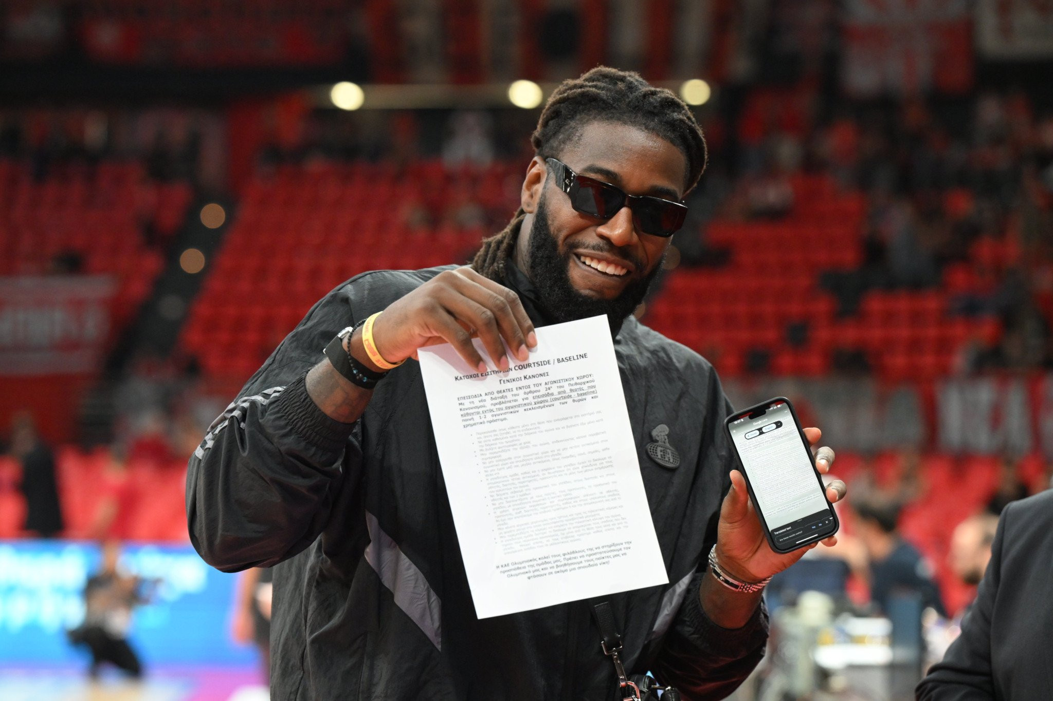 Ο Ολυμπιακός έδωσε οδηγίες στον Λεσόρ - Τι έγραφε το χαρτί που κρατούσε