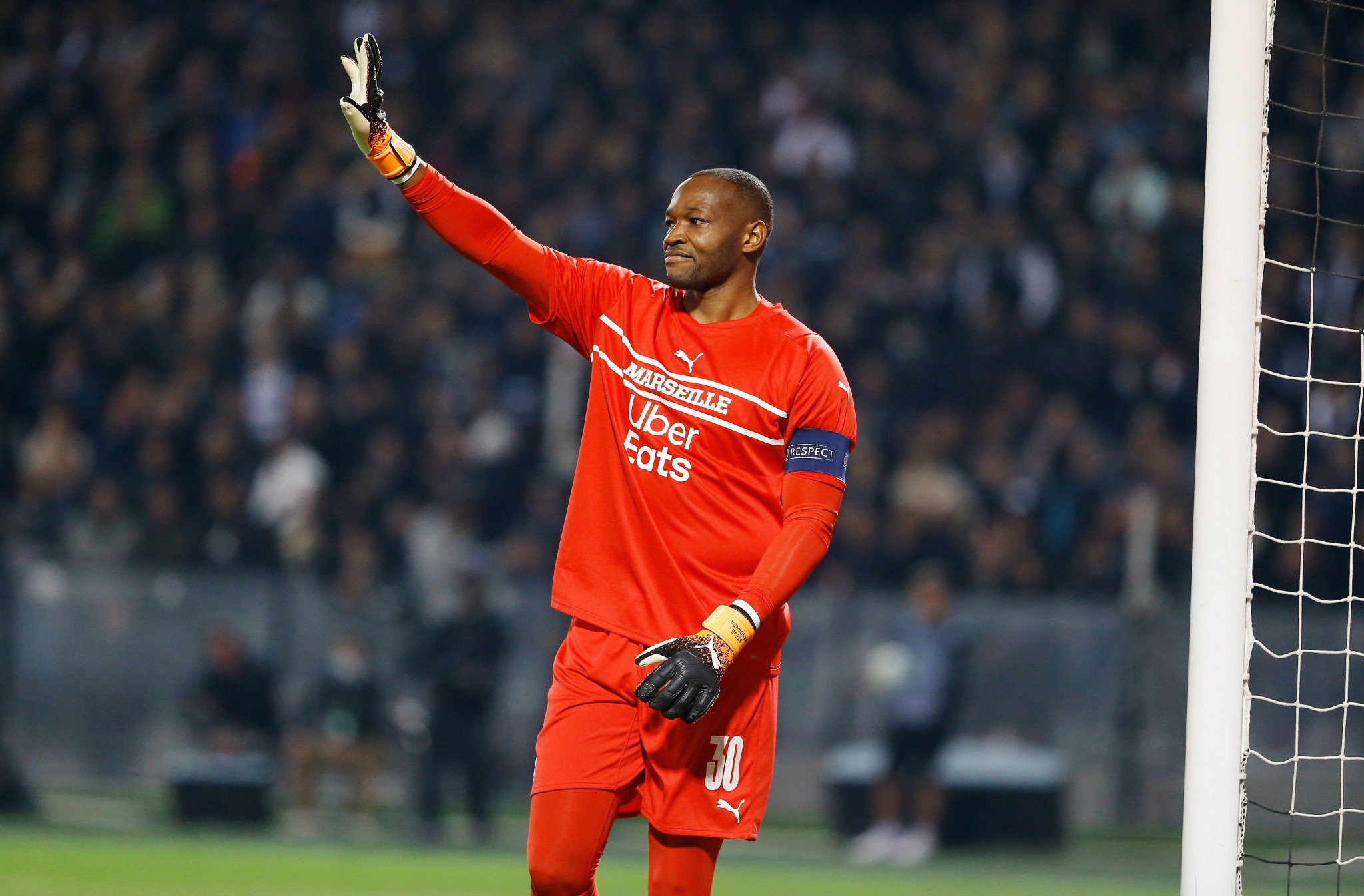 Η Μαρσέιγ αποσύρει τον αριθμό «30» προς τιμήν του Στιβ Μανταντά (video)