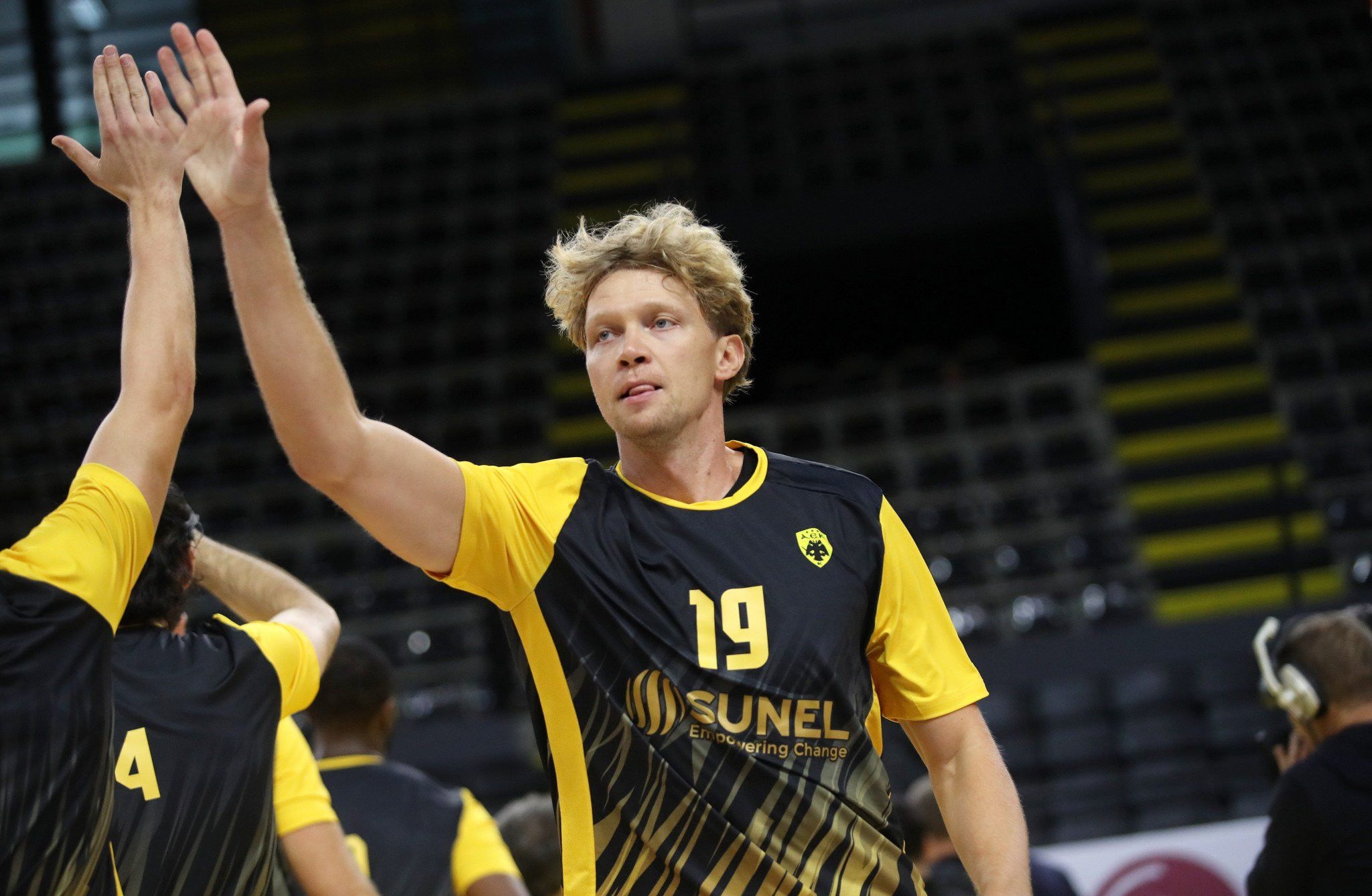 Επική στιγμή: Ο Κουζμίνσκας «ανακρίθηκε» από τον γιο του μετά τη νίκη κόντρα στον Πανιώνιο (video)