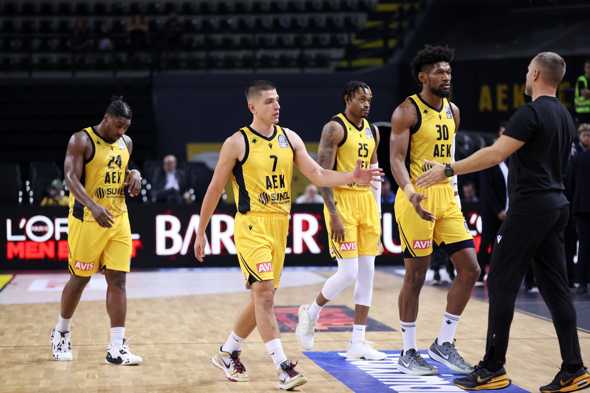 Ο Σάκοτα κρατάει σε εγρήγορση τους παίκτες της ΑΕΚ παρά το 5Χ5 σε Ελλάδα και Ευρώπη