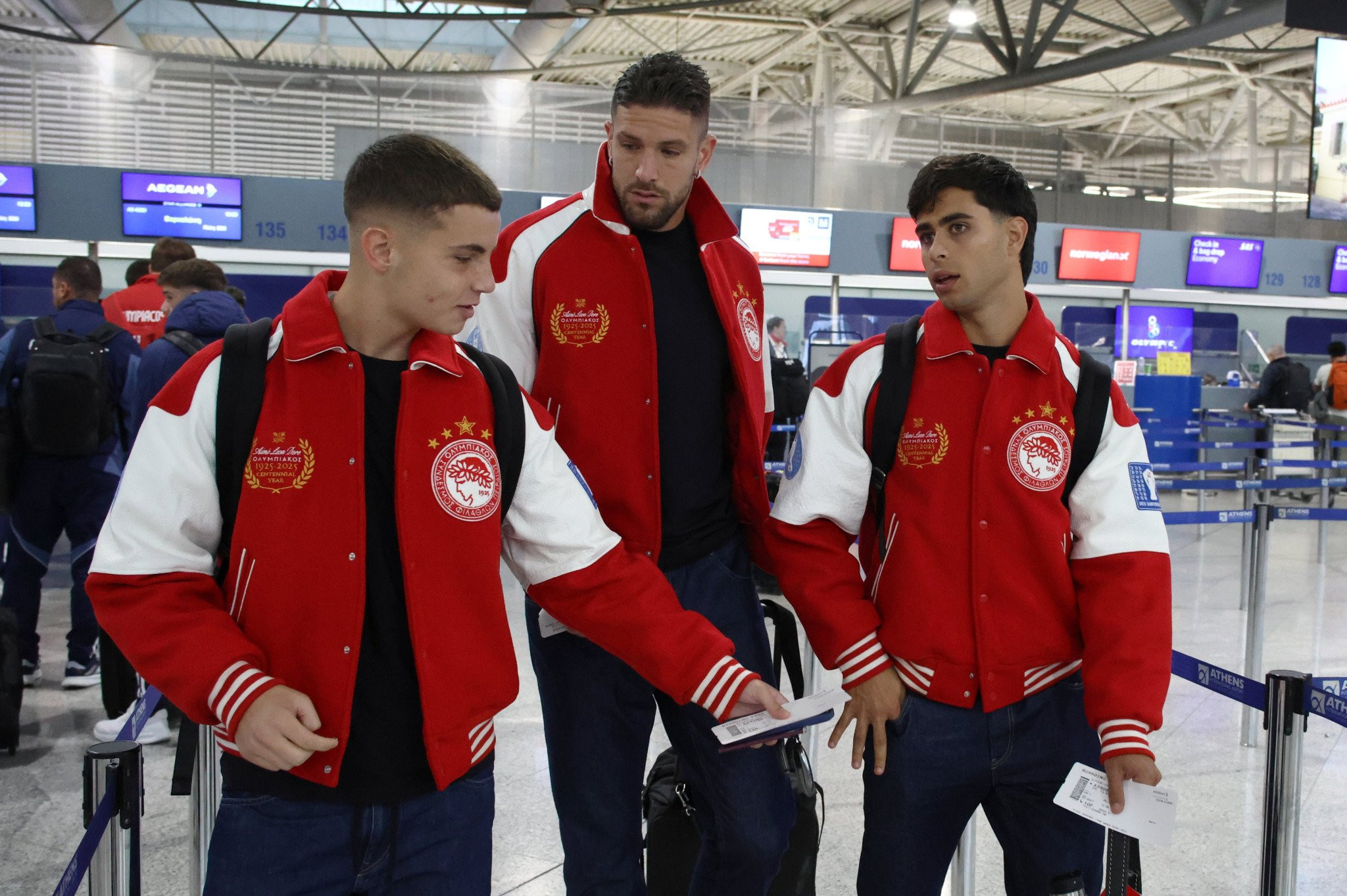 «Πέταξε» για Βαρκελώνη ο Ολυμπιακός (photos)