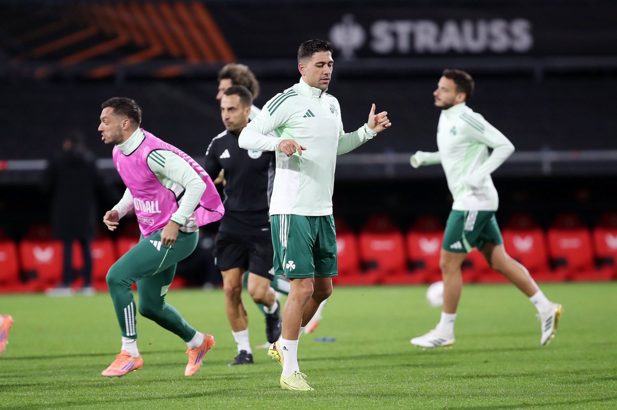 Προπονήθηκε στο «De Kuip» κι είναι έτοιμος για Φέγενορντ ο Παναθηναϊκός - Το βίντεο του Athletiko