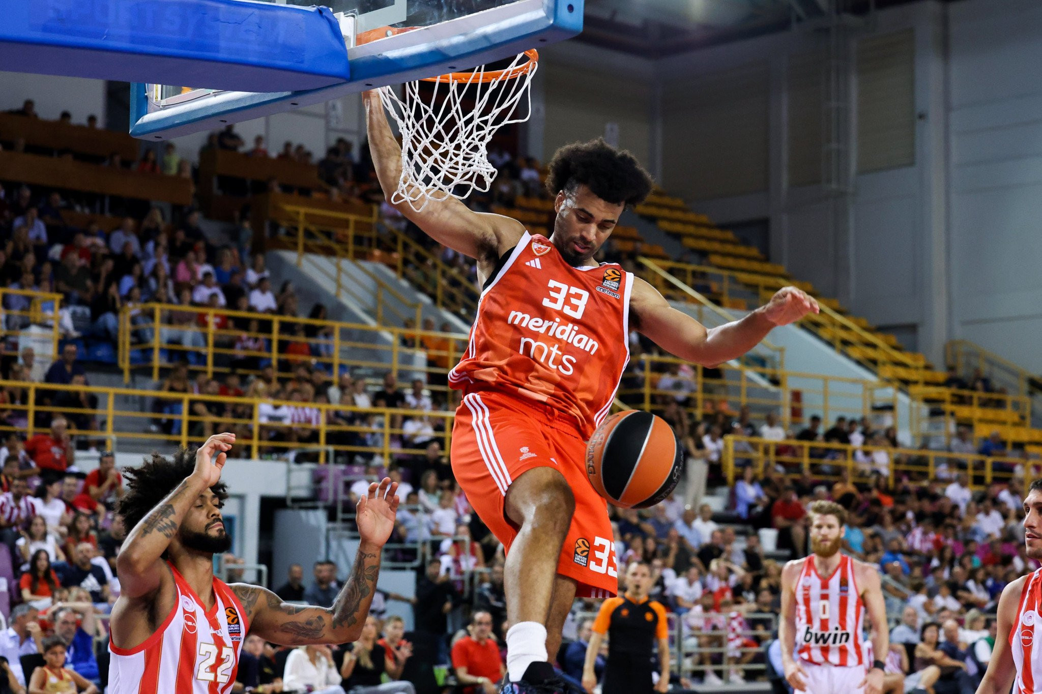 Ο Ερυθρός Αστέρας με Νουόρα πήρε τη νίκη κόντρα στη Ζαλγκίρις στο ντεμπούτο Ομπράντοβιτς