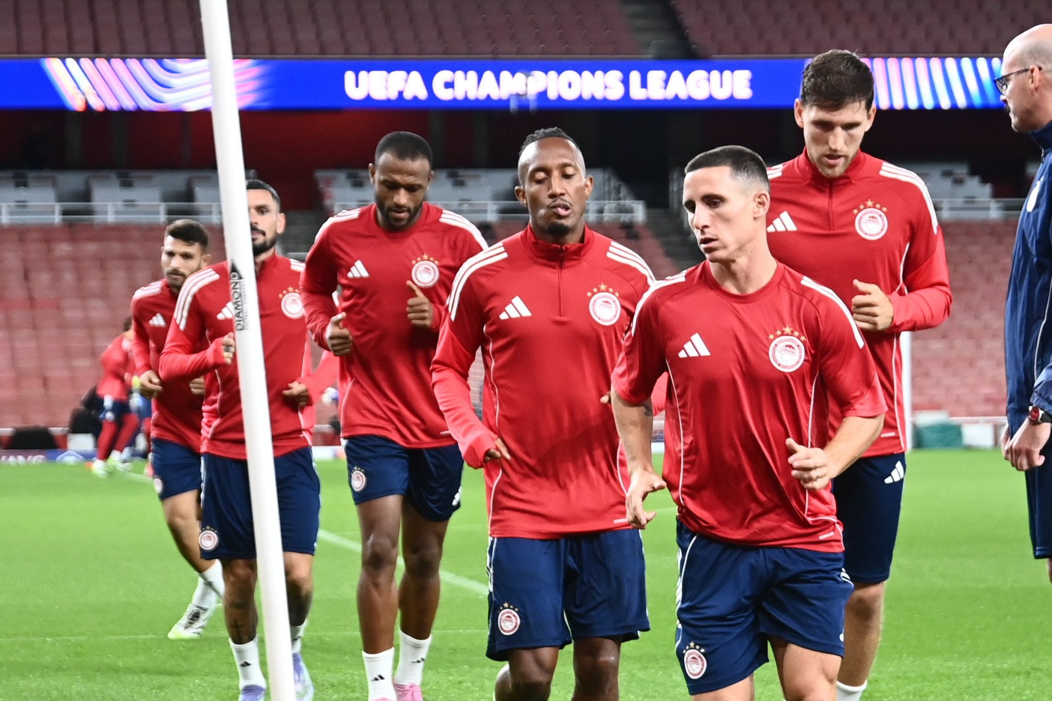 Ολοκληρώνει την προετοιμασία και φεύγει για Λάρισα ο Ολυμπιακός