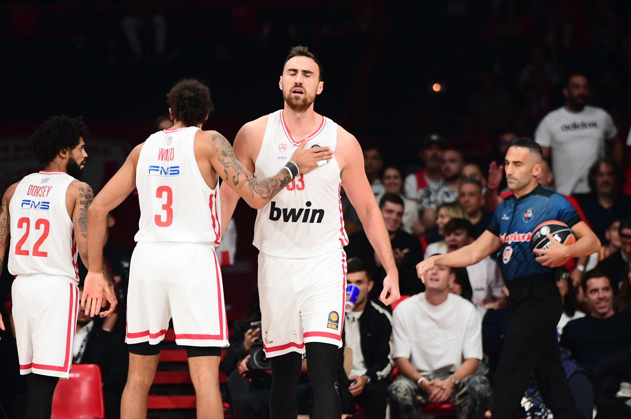 Ο Μιλουτίνοφ μπλόκαρε τον Σορτς και πανηγύρισε έξαλλα (video)