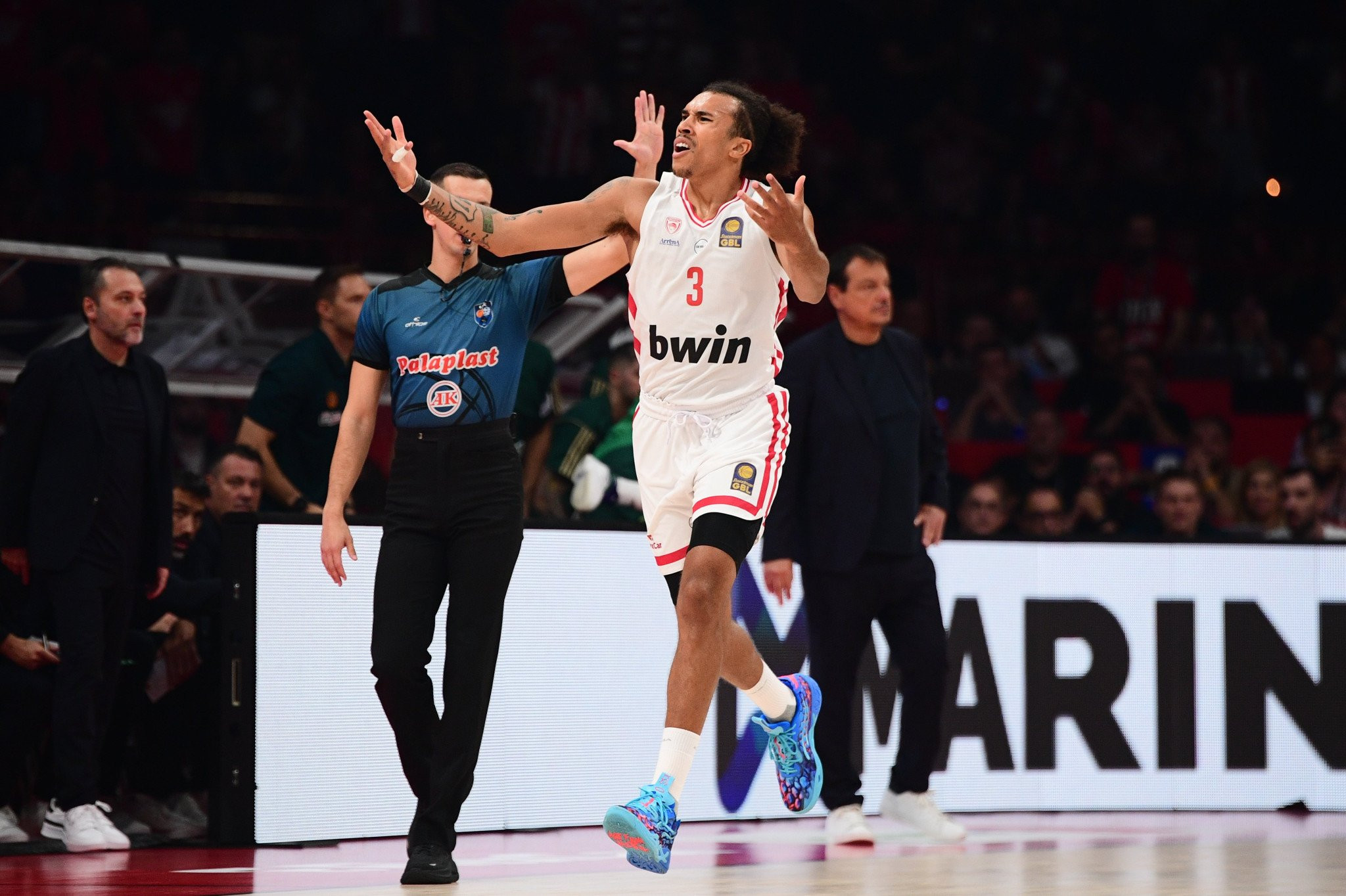 Συνεχόμενοι πόντοι και ξέσπασμα από τον Γουόρντ (video)