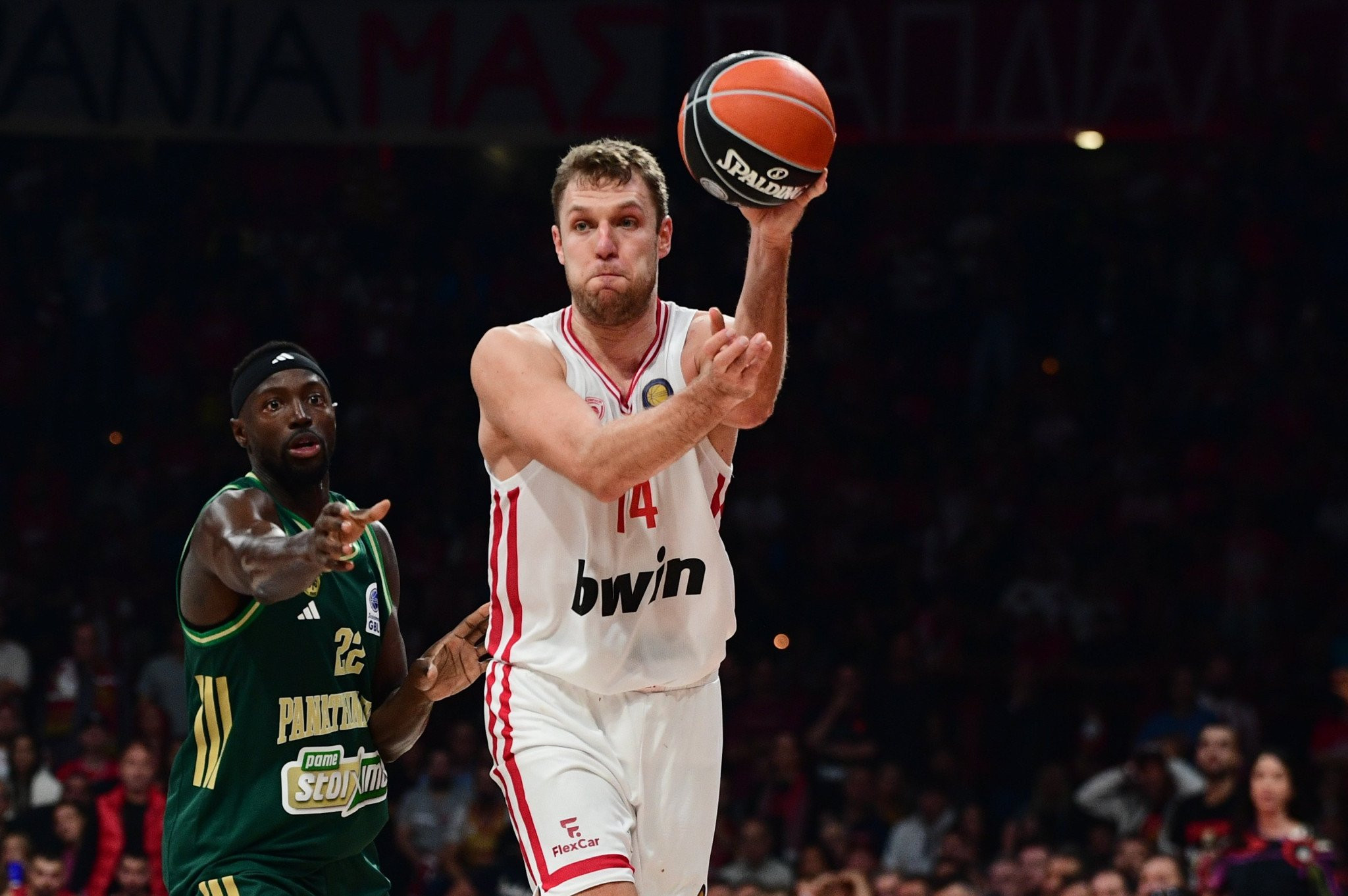 Βεζένκοφ: «Νίκη γοήτρου η σημερινή - Οι παίκτες δεν έχουμε κάτι να χωρίσουμε»