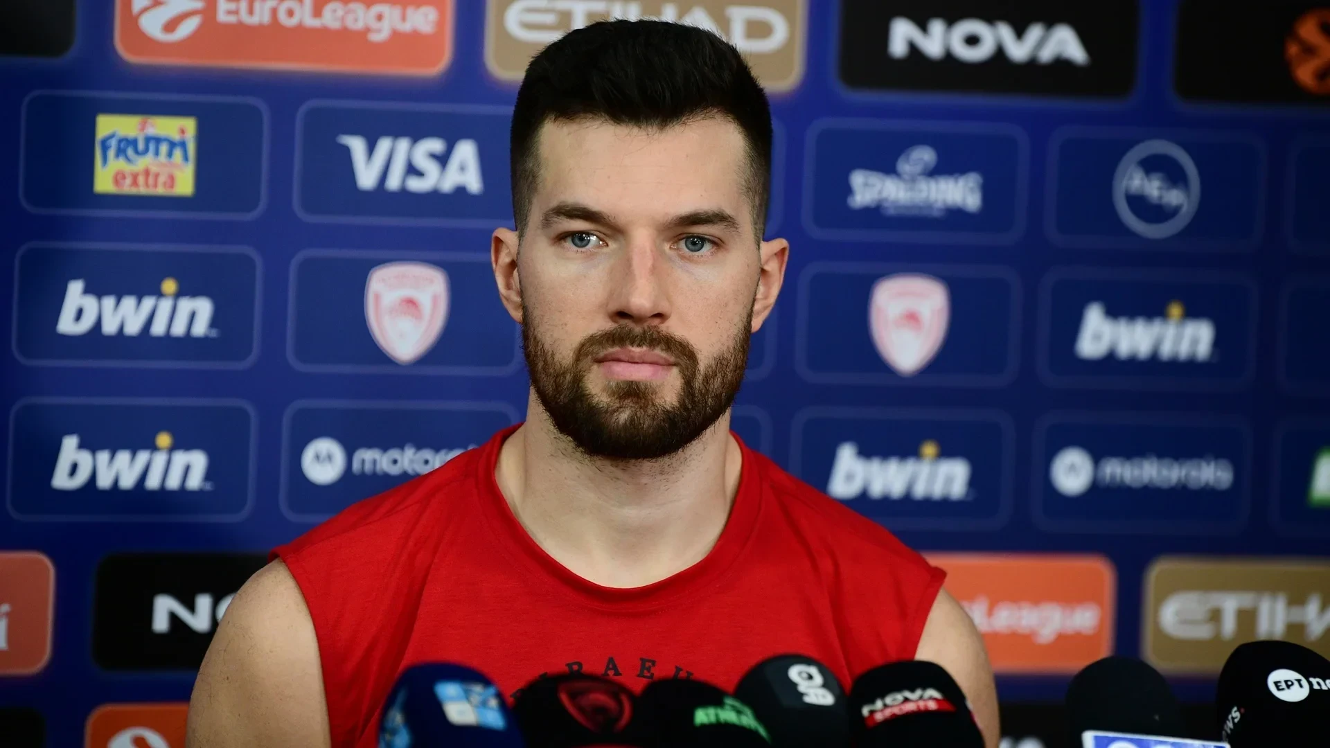 Πίτερς: «Δεν καταλαβαίνω αυτούς που παραπονιούνται για το πρόγραμμα ή λένε ότι είναι κουρασμένοι»