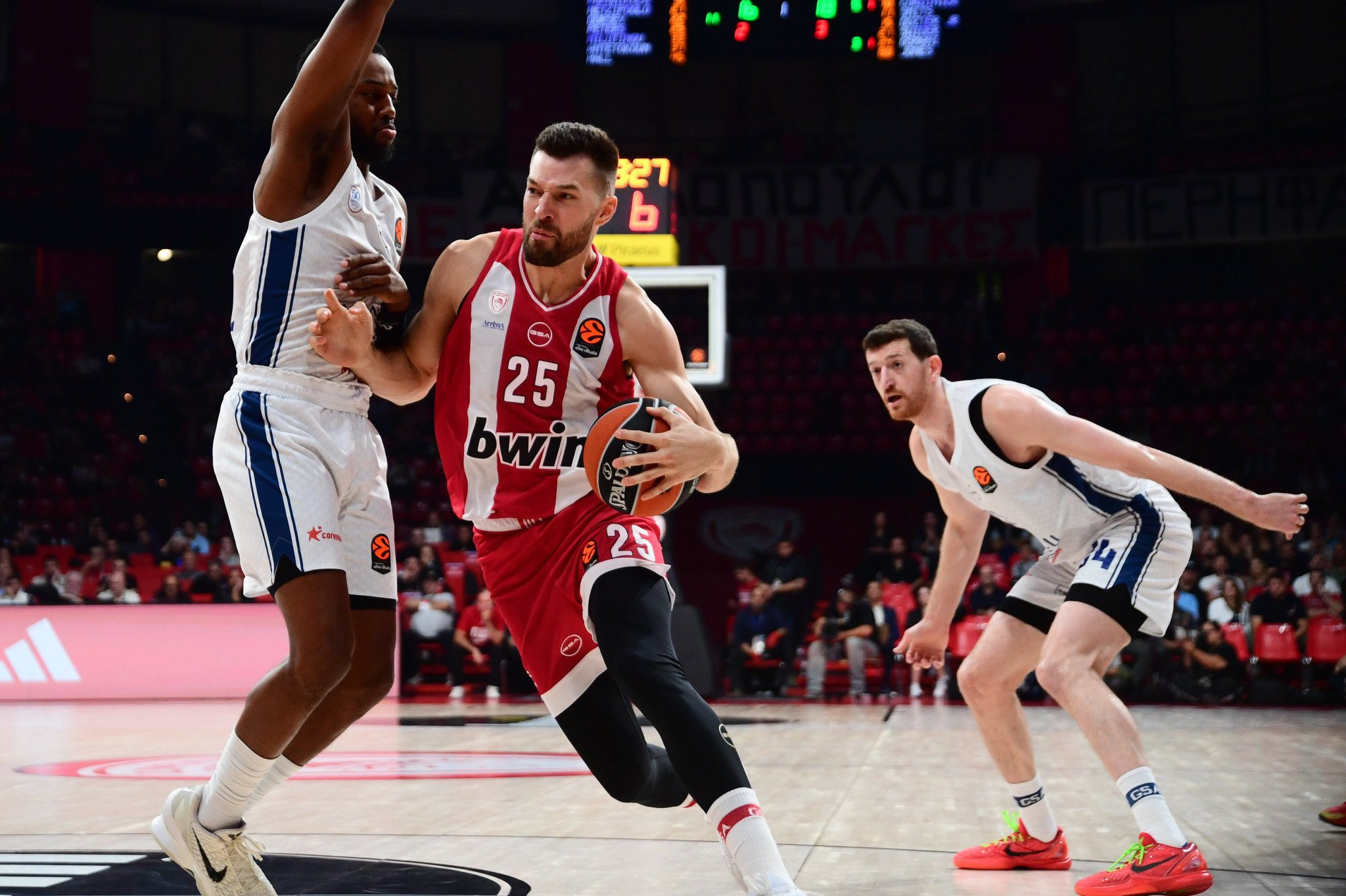 Η βαθμολογία στην EuroLeague μετά την ήττα του Ολυμπιακού από την Αναντολού Εφές