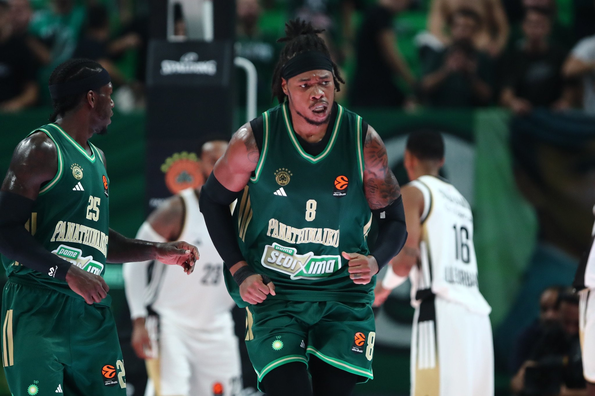 Οι γονείς του Χολμς πανηγύρισαν τη νίκη του Παναθηναϊκού κόντρα στη Βιλερμπάν (video)