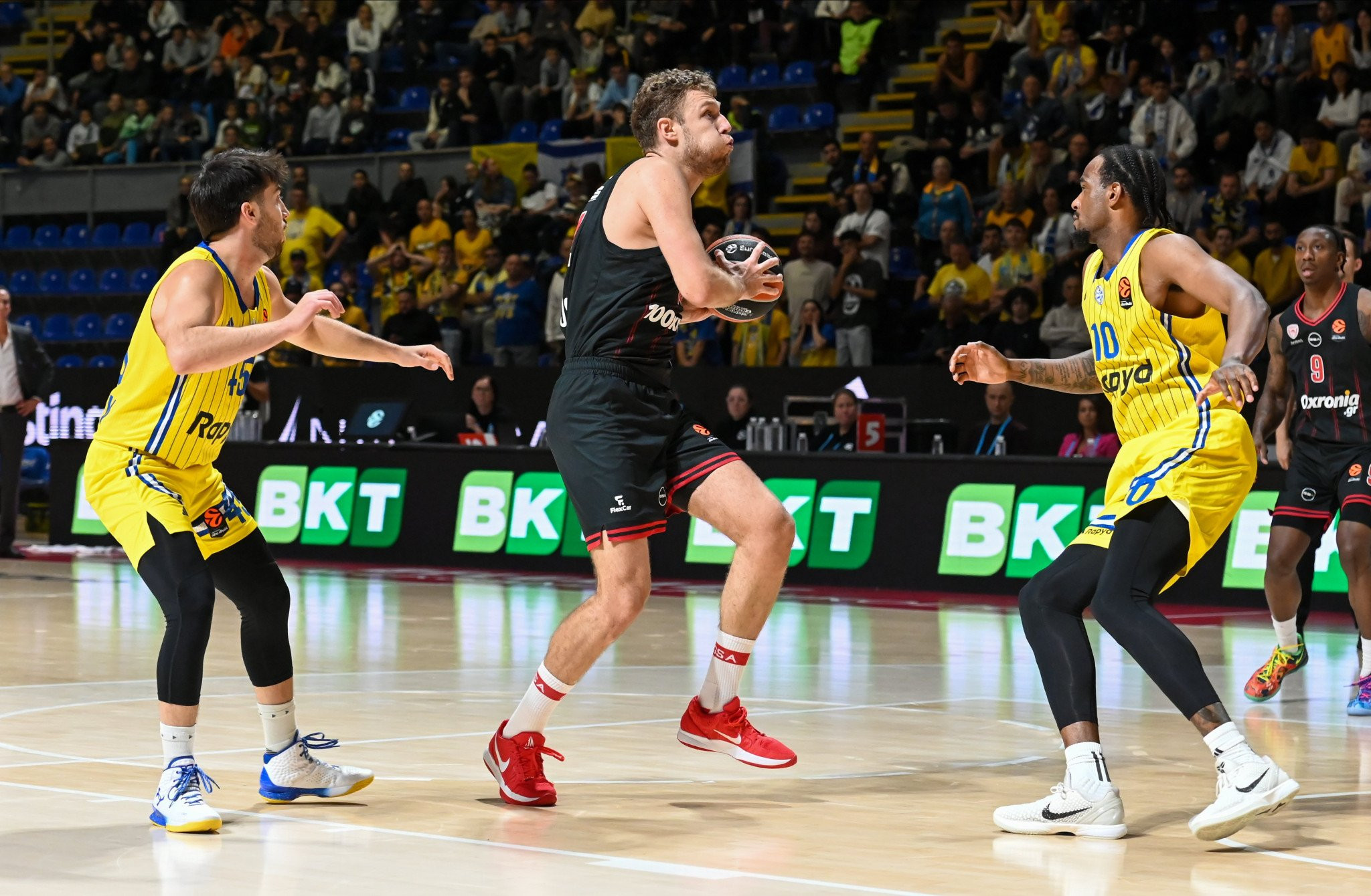 Βεζένκοφ: «Προτιμότερο να μαθαίνεις κερδίζοντας, παρά χάνοντας»