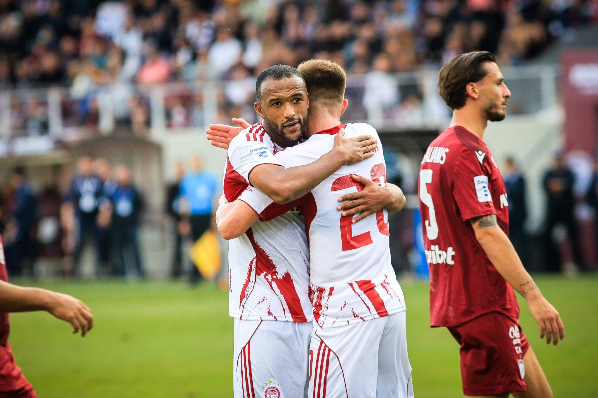 Οταν o Ολυμπιακός είναι «αγριεμένος» κι έχουν κέφια Ελ Κααμπί - Ποντένσε...