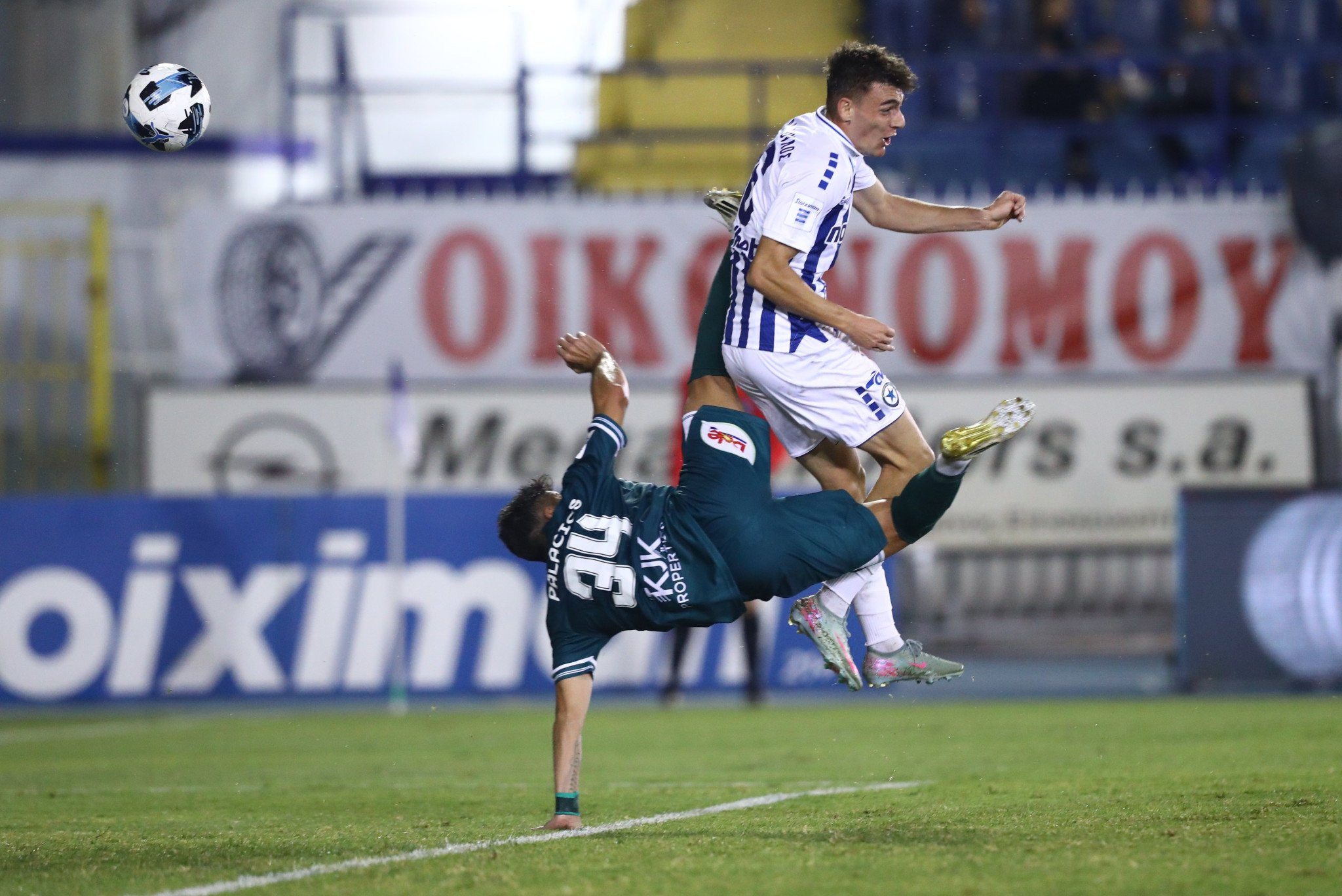 Το απίθανο γκολ του Παλάσιος με ανάποδο ψαλιδάκι (video)