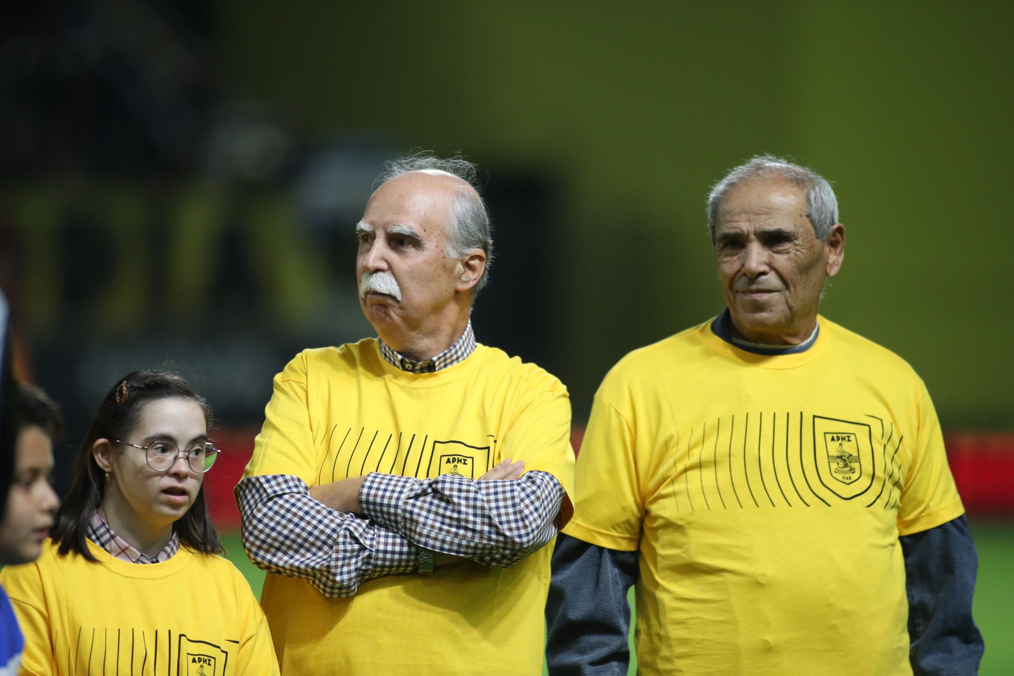 Τρομερή πρωτοβουλία της ΠΑΕ Άρης: Οι γηραιότεροι οπαδοί της ομάδας συνόδευσαν τους παίκτες στο γήπεδο