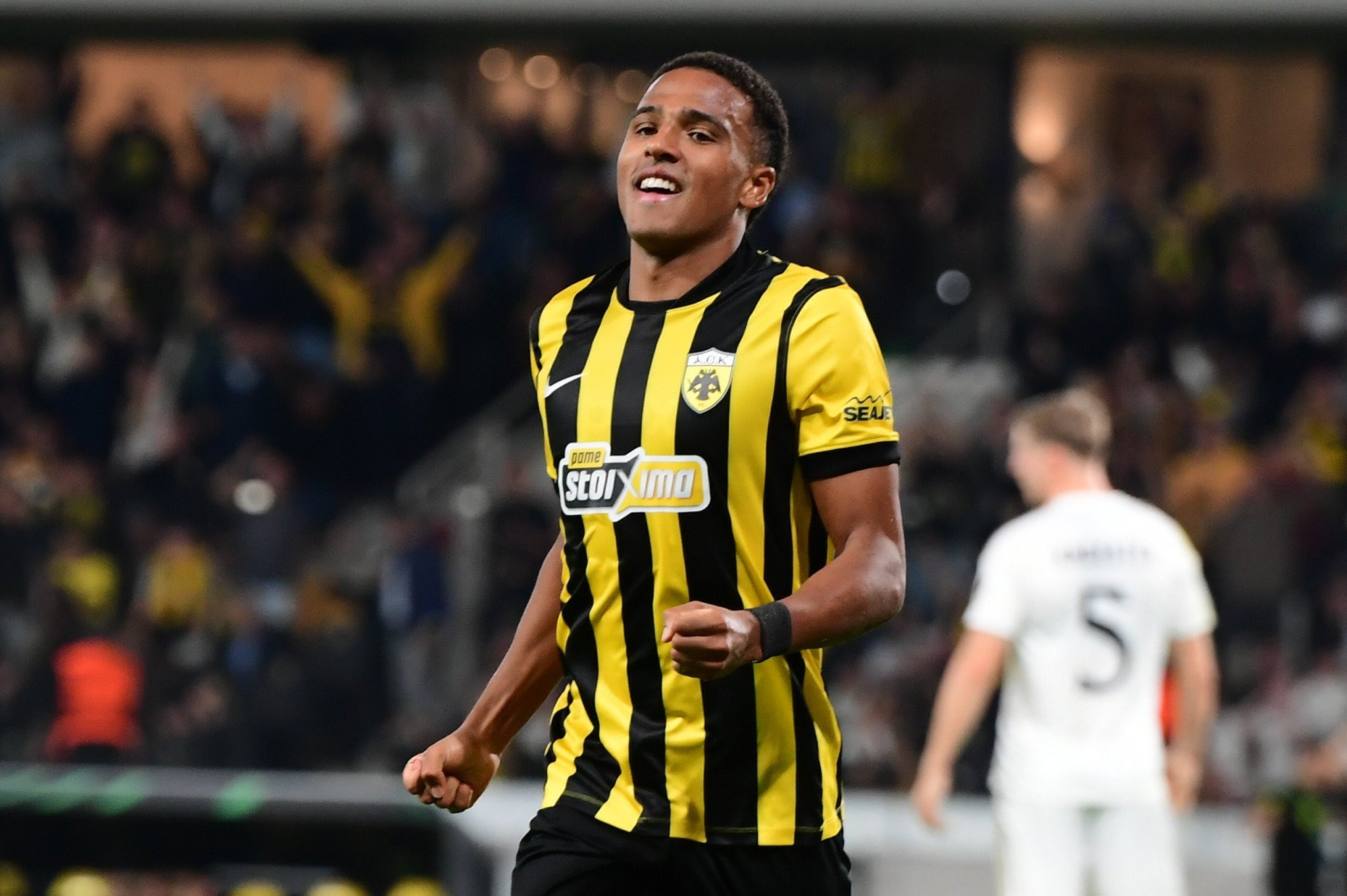 Ο Ελίασον με πλασέ μέσα στην περιοχή το 3-0 για την ΑΕΚ (video)