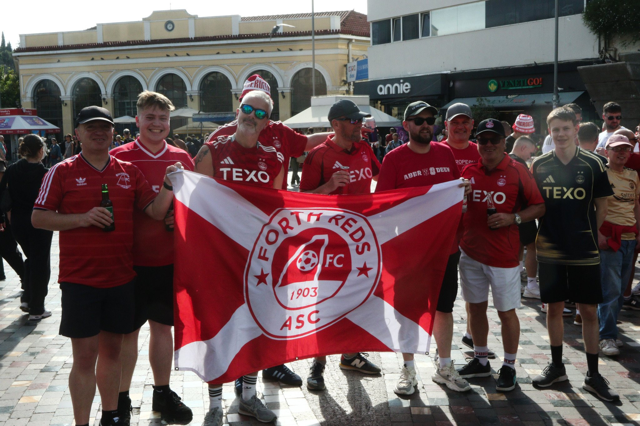 Βόλτα στο Μοναστηράκι για τους οπαδούς της Αμπερντίν πριν τη Νέα Φιλαδέλφεια