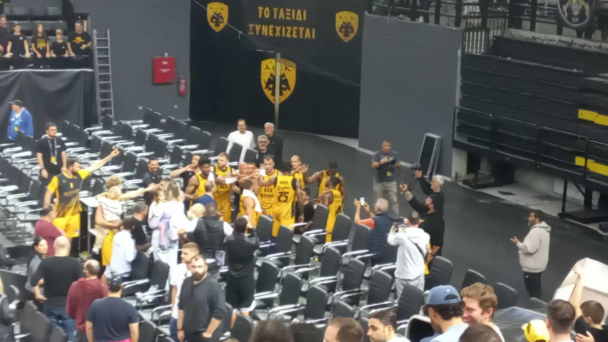 Αποθέωση της... αήττητης ΑΕΚ από τον κόσμο της στη Sunel Arena (video)