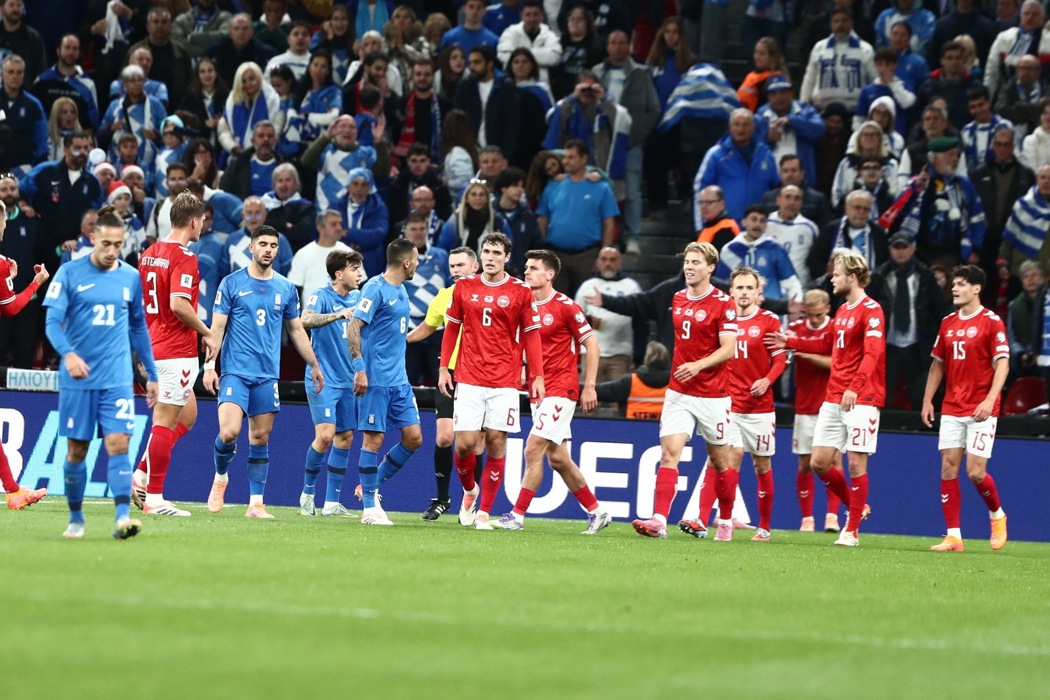 Απειλήθηκε σύρραξη μεταξύ Κουρμπέλη και Δανών λόγω πανηγυρισμού (video)