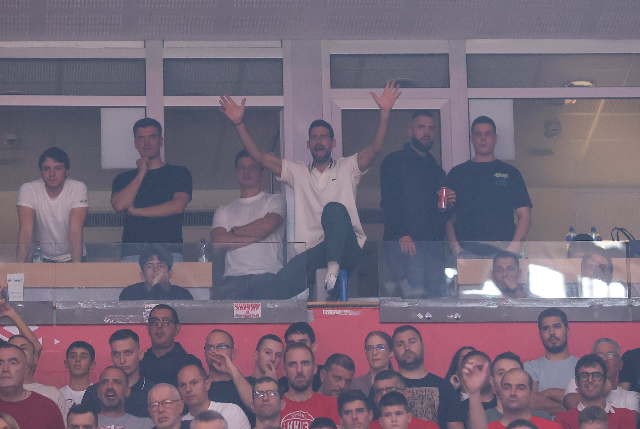 Σε έκσταση ο Τζόκοβιτς τραγούδησε συνθήματα για τον Ολυμπιακό (videos)