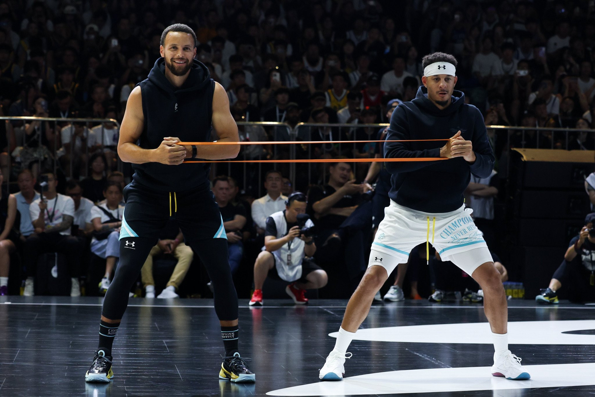 Κάρι ο ένας, Κάρι και ο άλλος: Στεφ και Σεθ άλλαξαν νούμερα και... μπέρδεψαν το Γκόλντεν Στέιτ