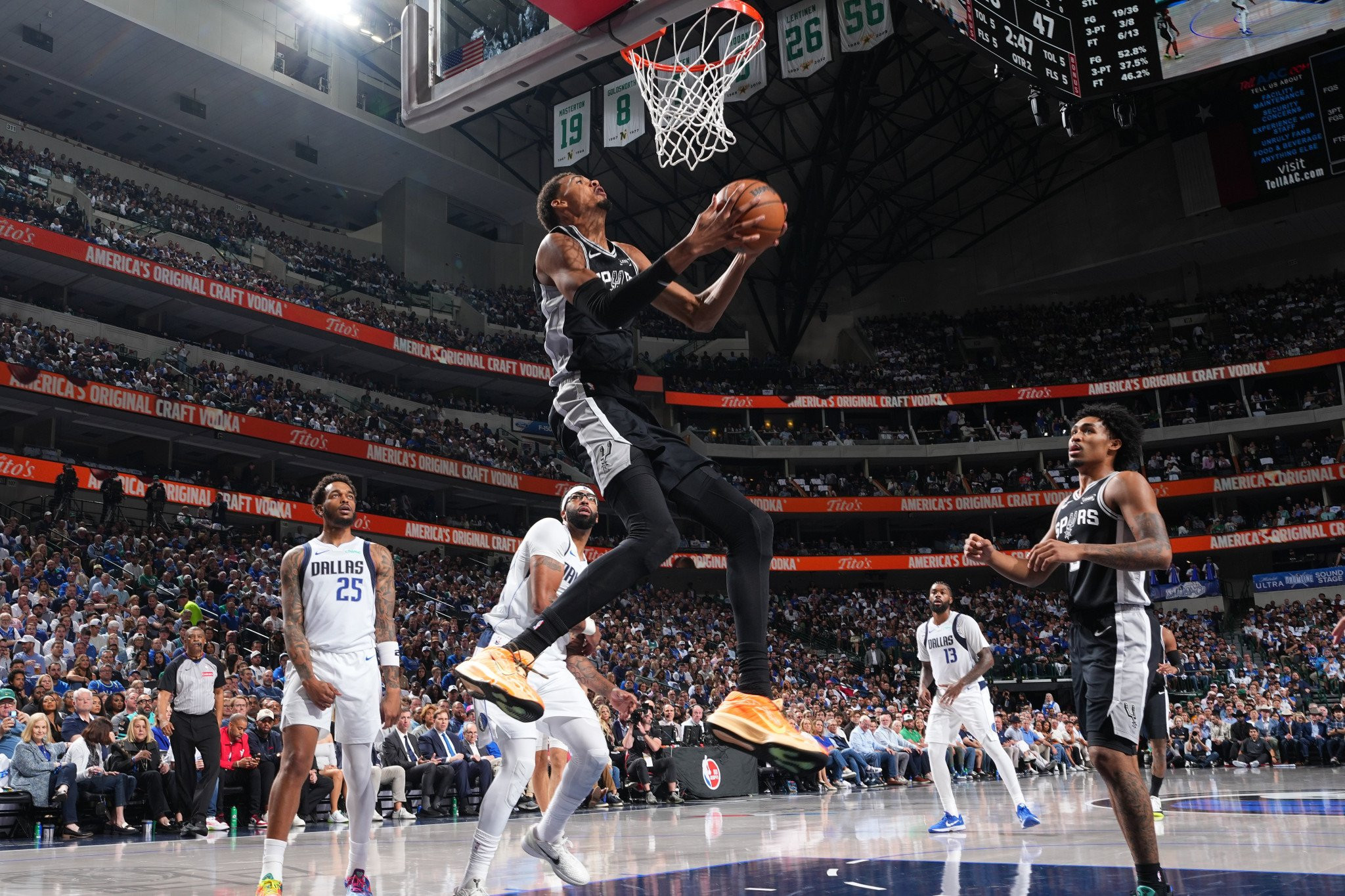 «Πάρτι» του Γουεμπανιαμά κόντρα στους Μάβερικς - Όλα τα αποτελέσματα του NBA