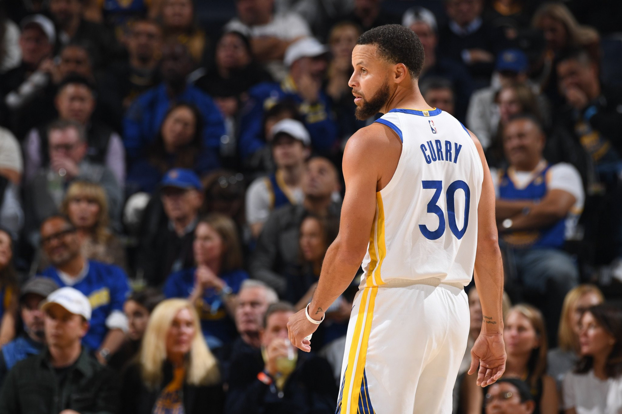 Ο σπουδαίος Κάρι οδήγησε τους Γουόριορς στη νίκη κόντρα στους Νάγκετς