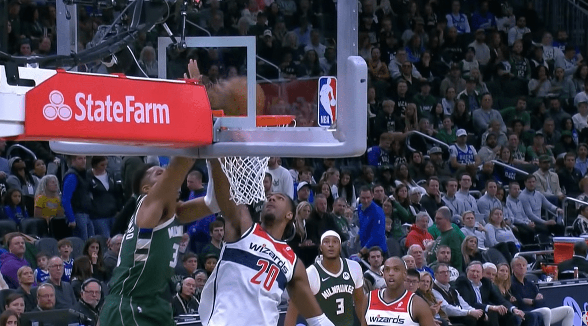 Τα καλύτερα του Γιάννη Αντετοκούνμπο στη νίκη των Μπακς (video)