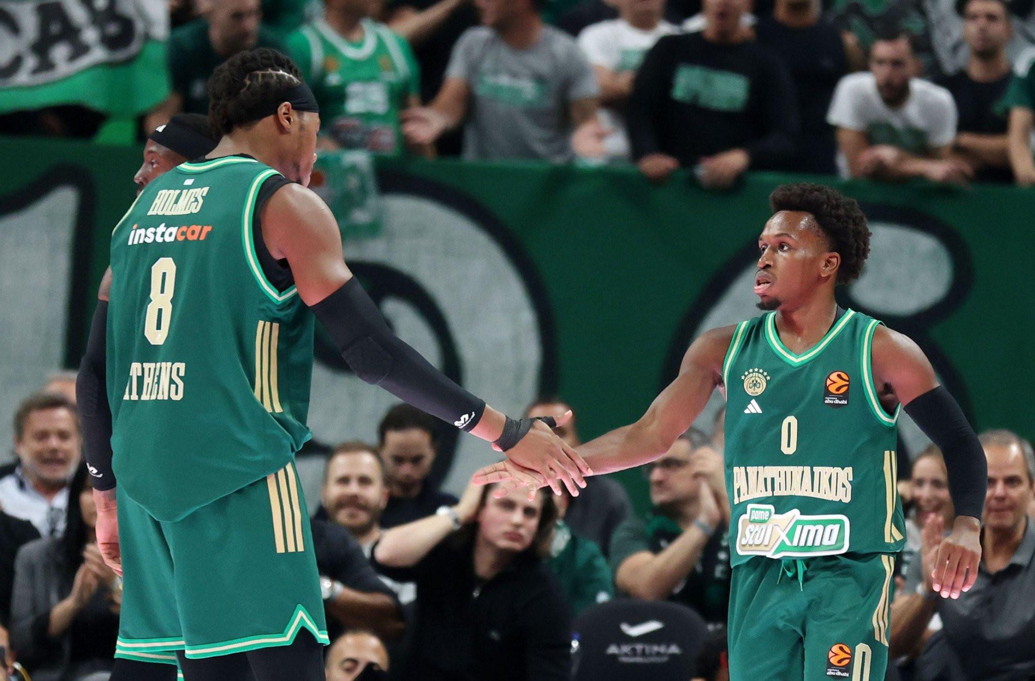 Η τούρτα έκπληξη σε Σορτς και Χολμς και η ευχή του Τι Τζέι για τον Παναθηναϊκό (video)