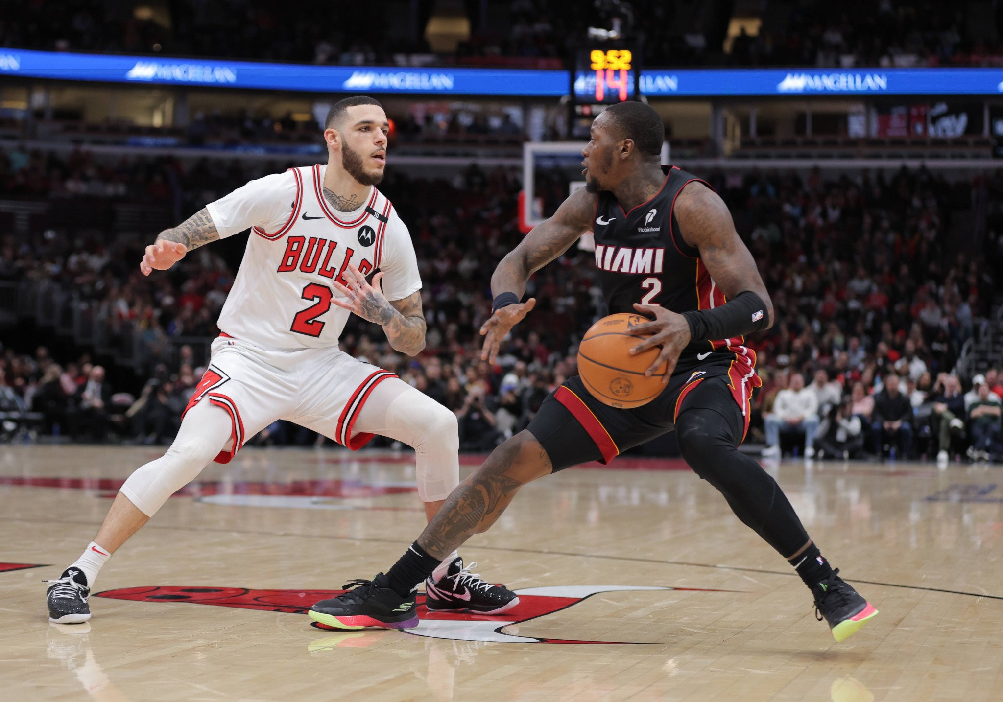 Το βίντεο που τα δείχνει όλα: Ο Ροζίερ που συνελήφθη για παράνομο στοιχηματισμό κάνει το ένα λάθος πίσω το άλλο