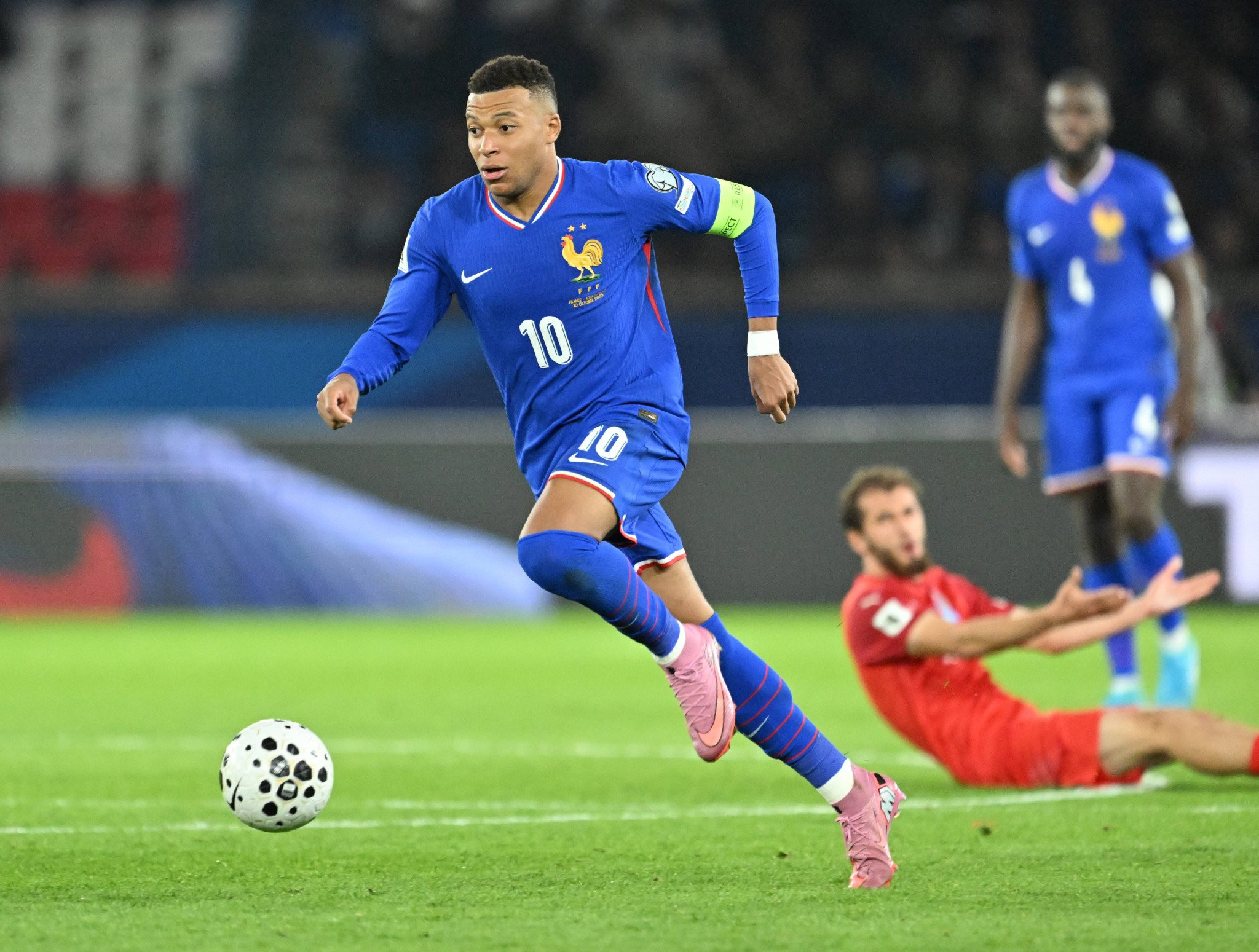 Έγραψε ιστορία ο Εμπαπέ: Έγινε ο νεότερος ποδοσφαιριστής που φτάνει τα 400 γκολ από την εποχή του Πελέ!