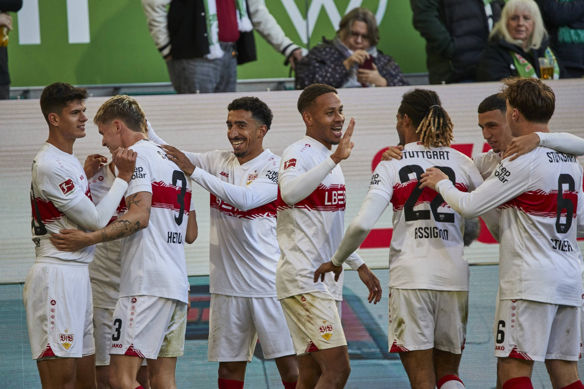 Η Λεβερκούζεν διασύρθηκε εντός έδρας από τη Στουτγκάρδη λίγο πριν το ματς με τον Ολυμπιακό