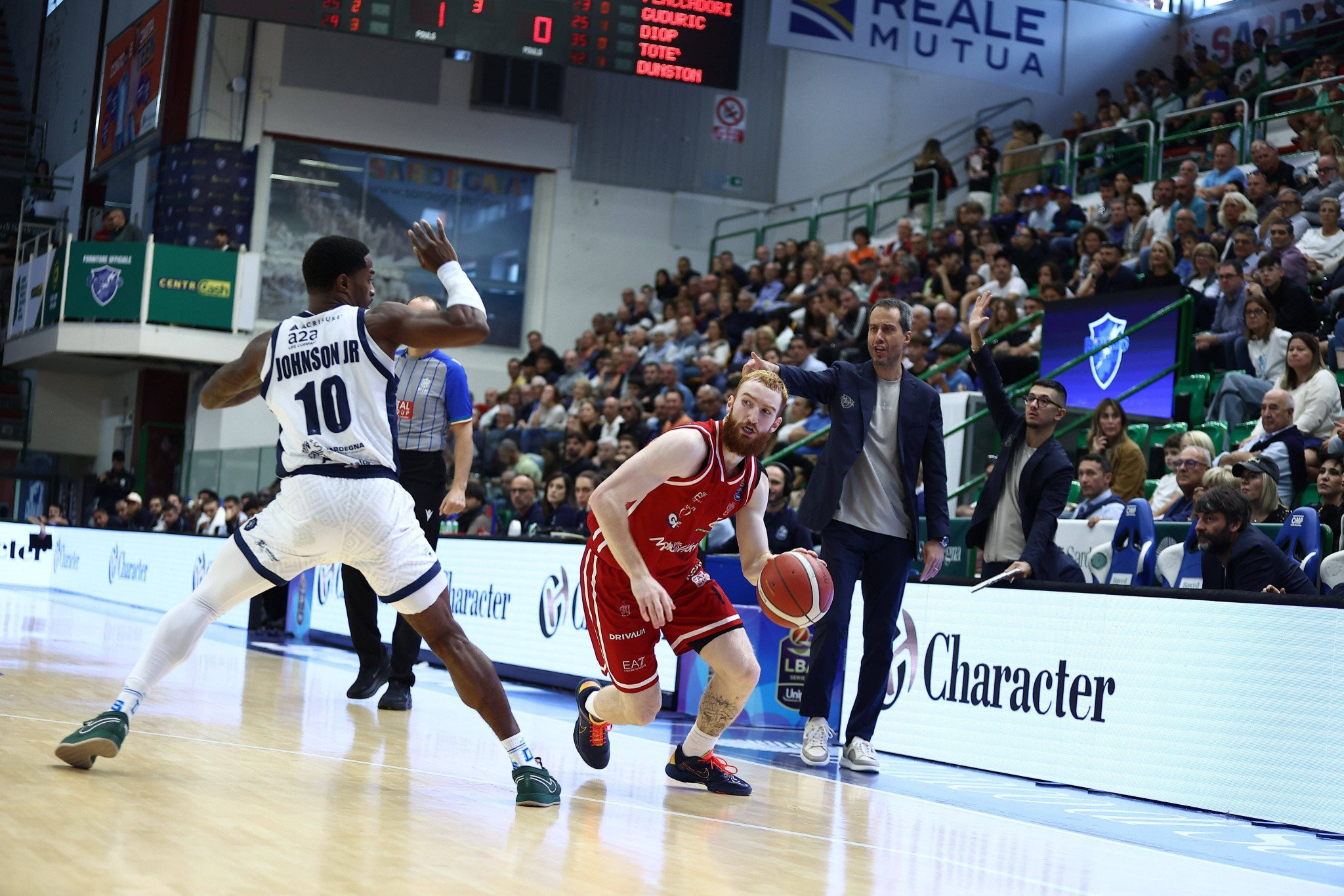 Πέρασε από την έδρα της Σάσαρι η Αρμάνι