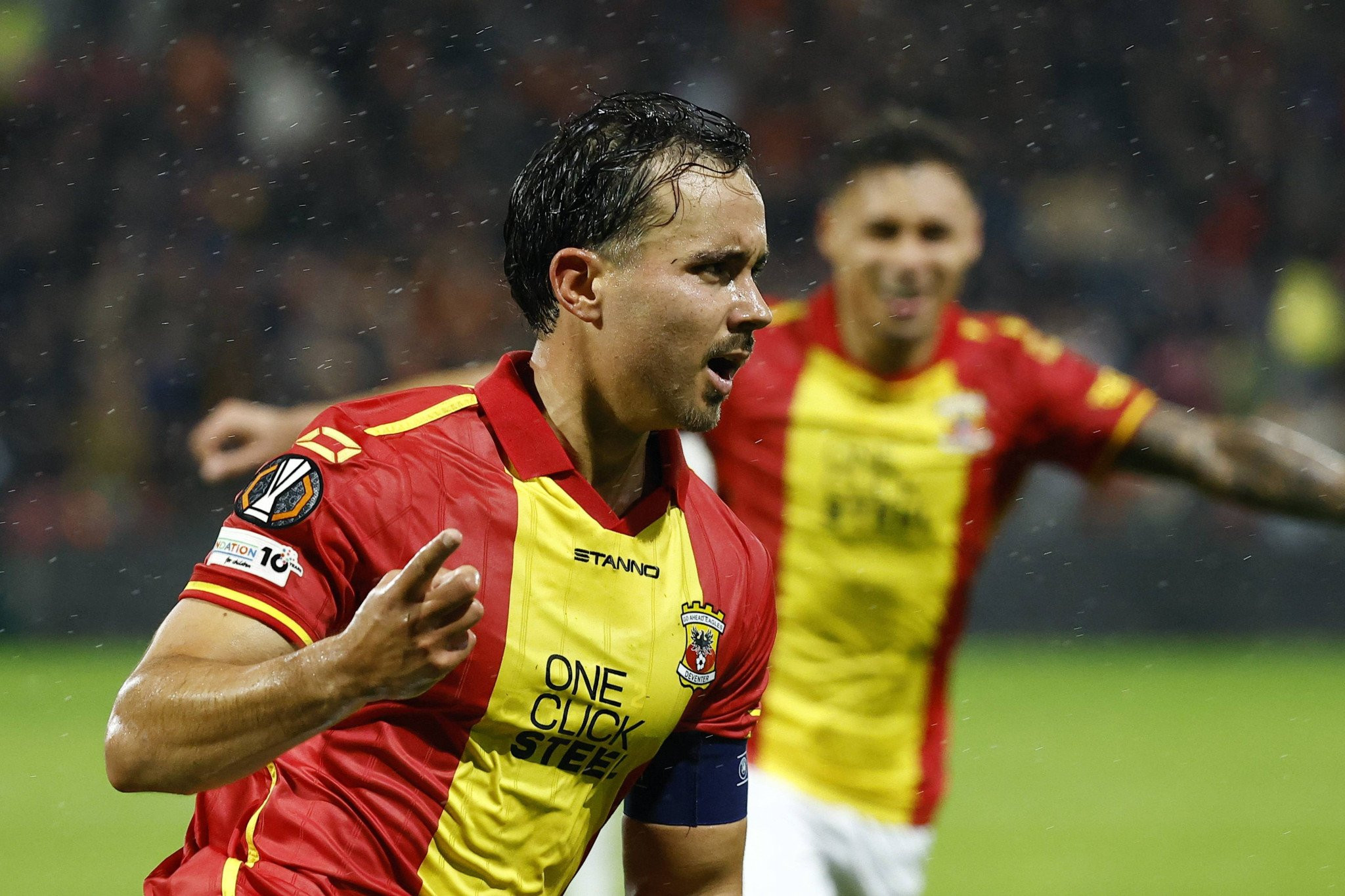 Σπουδαία νίκη για τη Γκόου Αχέντ Ιγκλς κόντρα στην Άστον Βίλα - «Διπλό» στη Ρουμανία η Στεάουα του Λυκογιάννη