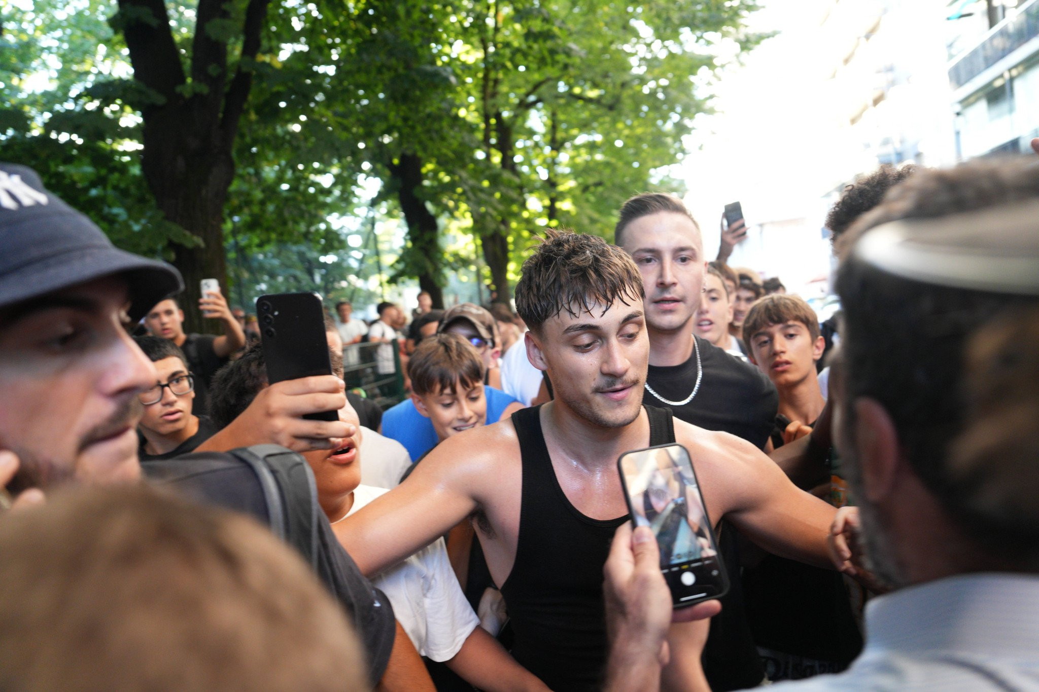 Διάσημος influencer αθλητής βγάζει ελληνικό διαβατήριο και ψάχνει ομάδα στην Ελλάδα