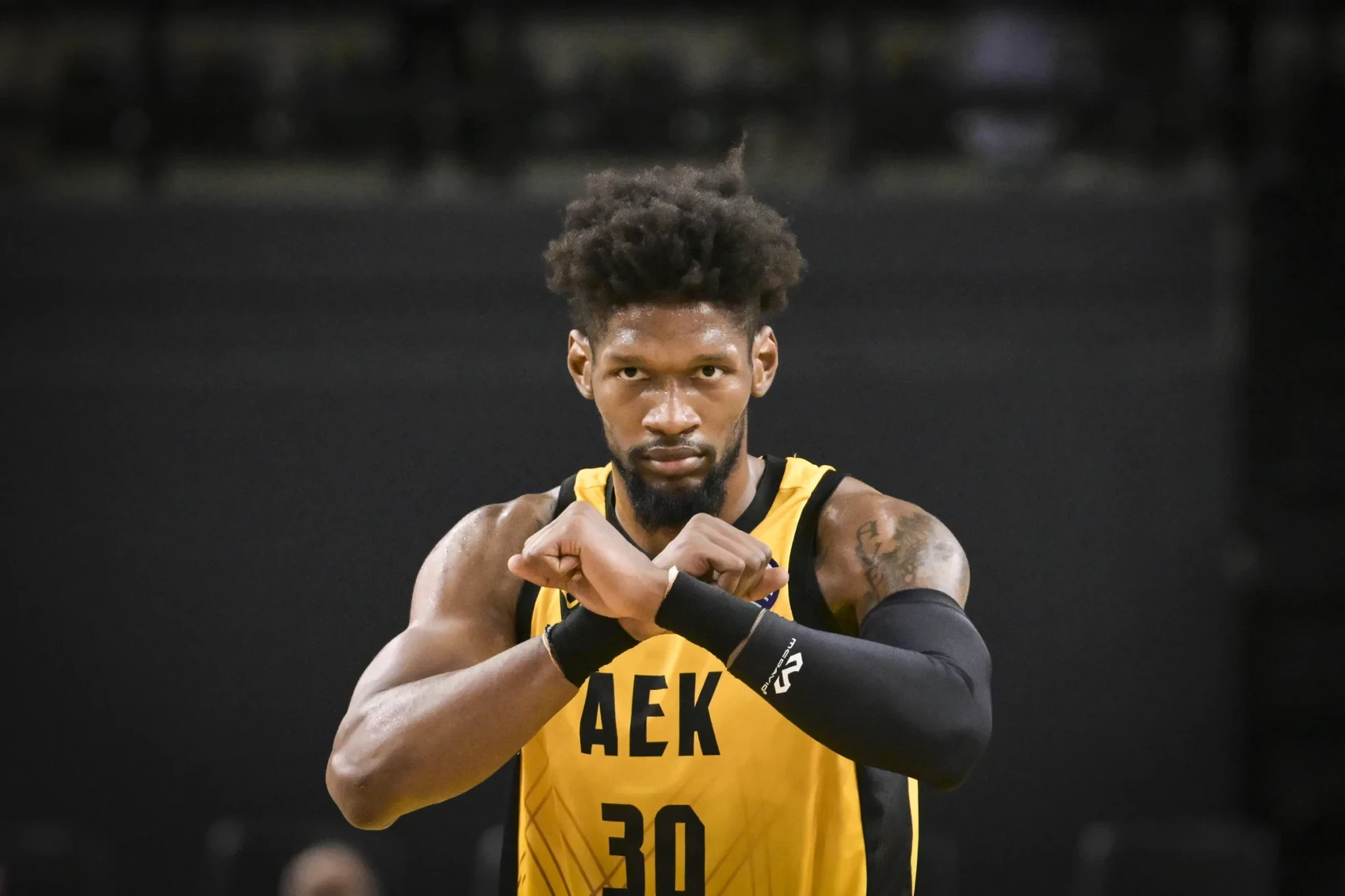 Ο Κρις Σίλβα γίνεται παράγοντας στο παιχνίδι της ΑΕΚ και «λύνει» τα χέρια του Σάκοτα