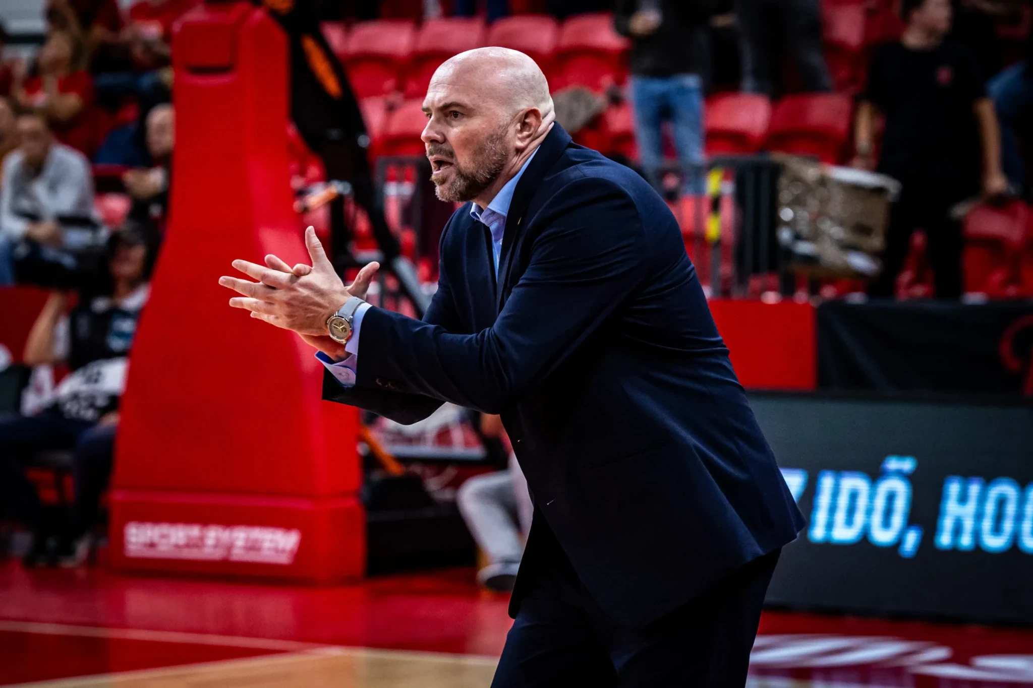 Ο προπονητής της Σολνόκι αποθέωσε την ΑΕΚ: «Μπορείτε να νιώσετε την τεράστια παράδοση»