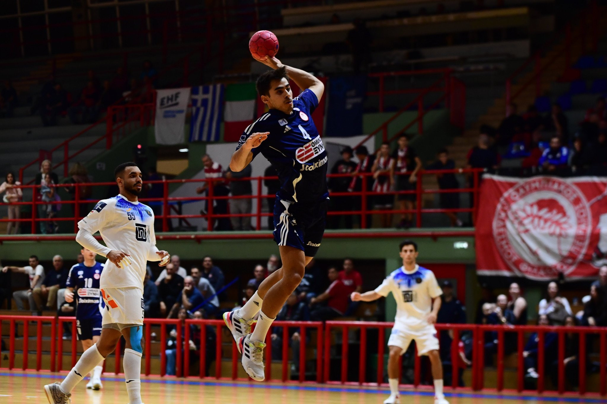 Ο Ολυμπιακός κέρδισε ξανά την Άλμπατρο Συρακουσών και πέρασε στον τρίτο γύρο του EHF European Cup