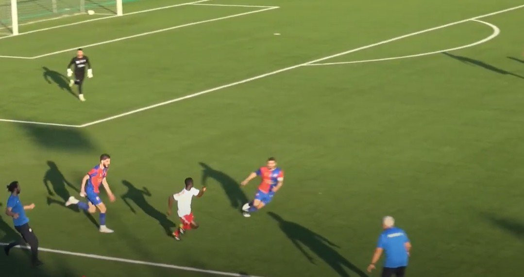 Απίστευτο σκηνικό σε ματς της Αθήνας: Δεν τήρησε το fair-play, σκόραρε και τον πήραν στο κυνήγι! (video)