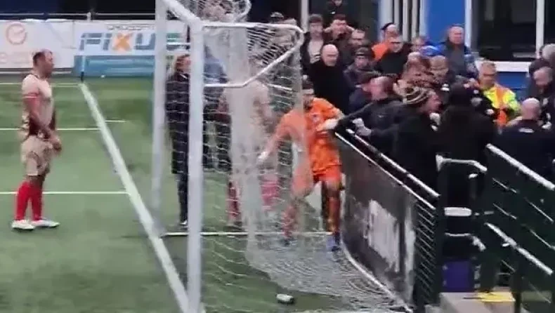 Απίθανο σκηνικό στην Αγγλία: Παίκτες τσακώθηκαν με τους οπαδούς της αντίπαλης ομάδας (video)