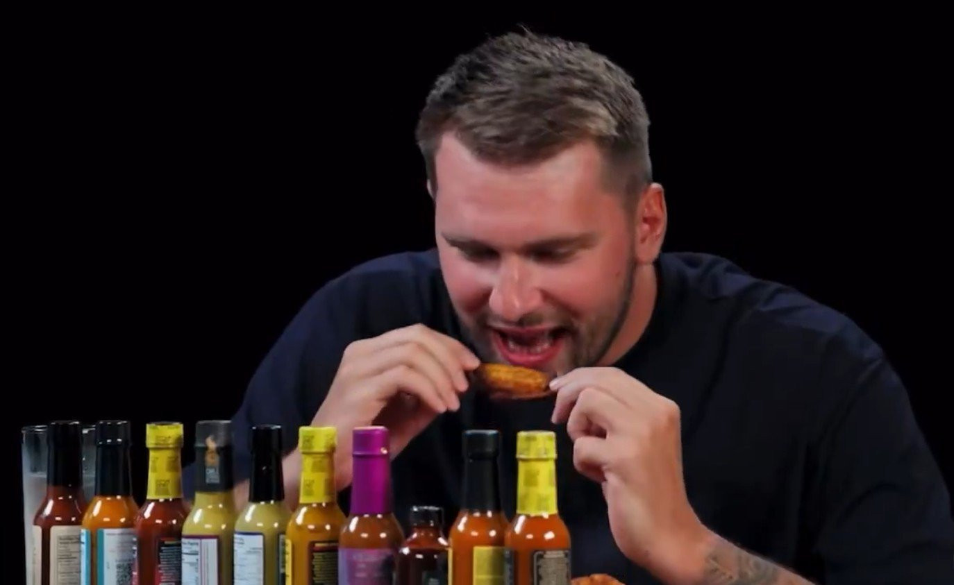 Ο Ντόντσιτς δοκίμασε τις πιο καυτερές φτερούγες και έγινε... viral (video)