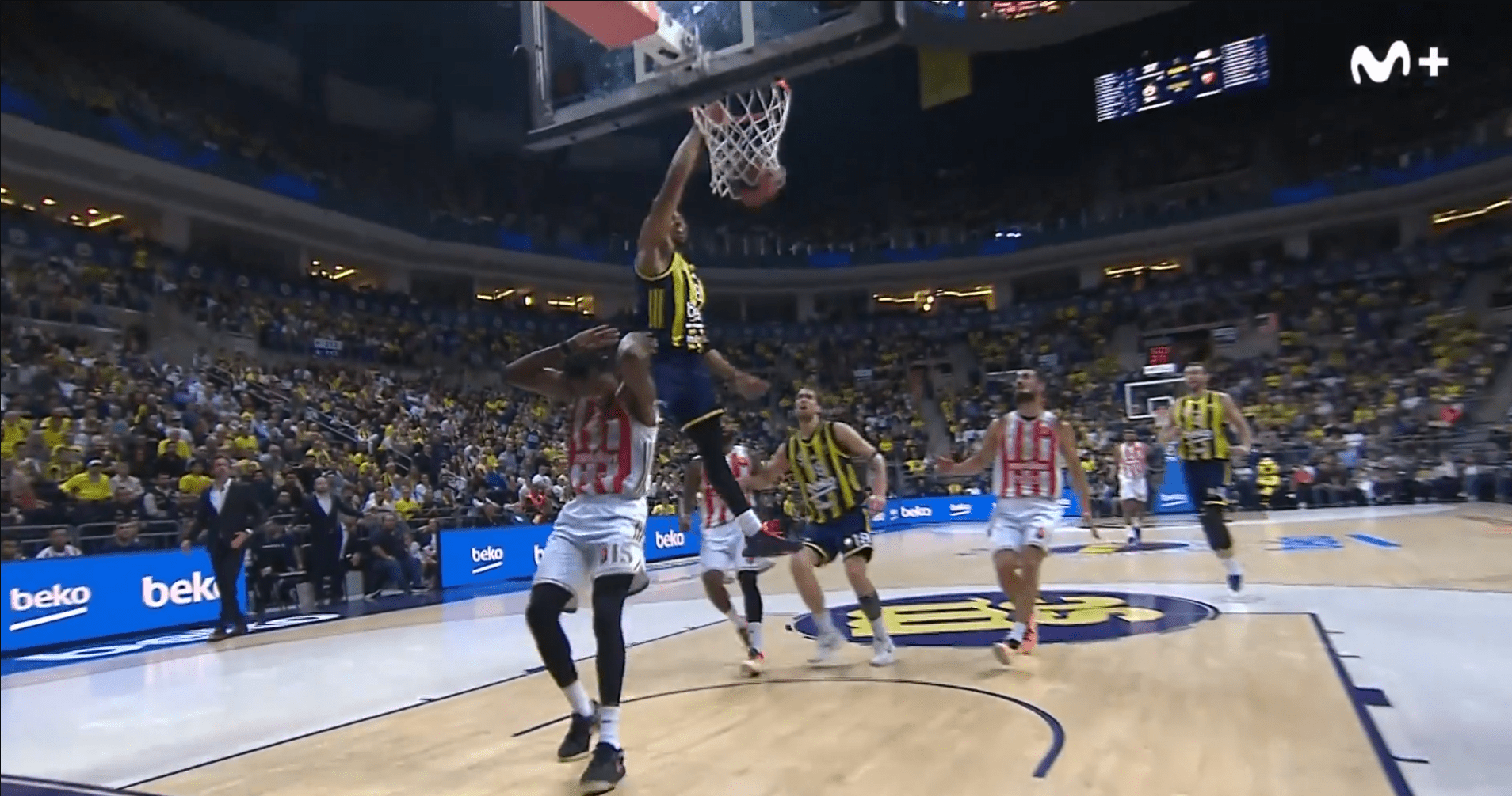 Αιφνιδιασμός για τη Φενέρ και τρομερό κάρφωμα από τον Χόρτον-Τάκερ (video)