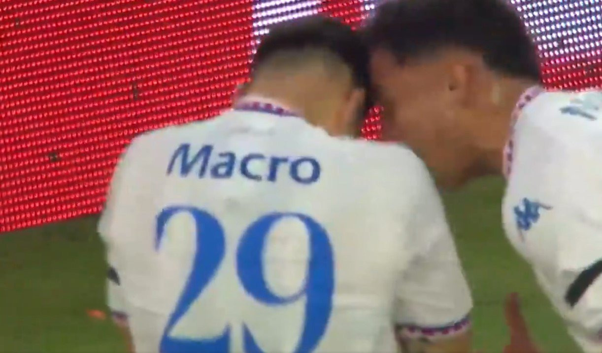 Ανατριχιαστική στιγμή: Σκόραρε και ξέσπασε ο γιος του Ρούσο λίγες ώρες μετά την κηδεία του πατέρα του (video)