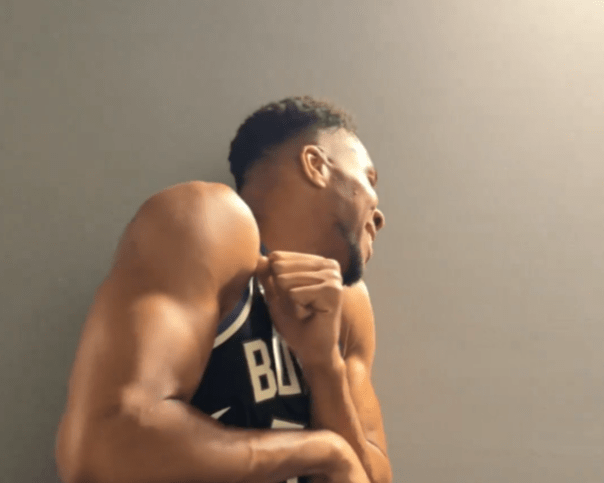 Η φάρσα των Μπακς και η επική αντίδραση του Γιάννη Αντετοκούνμπο (video)