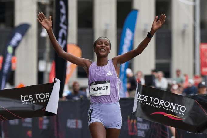 Μαραθωνοδρόμοι στο Τορόντο έτρεξαν... ημιμαραθώνιο λόγω λανθασμένης στροφής