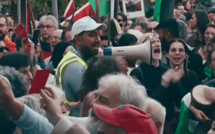 Επεισόδια από διαδηλωτές υπέρ της Παλαιστίνης στο Ούντινε πριν το Ιταλία - Ισραήλ (video)