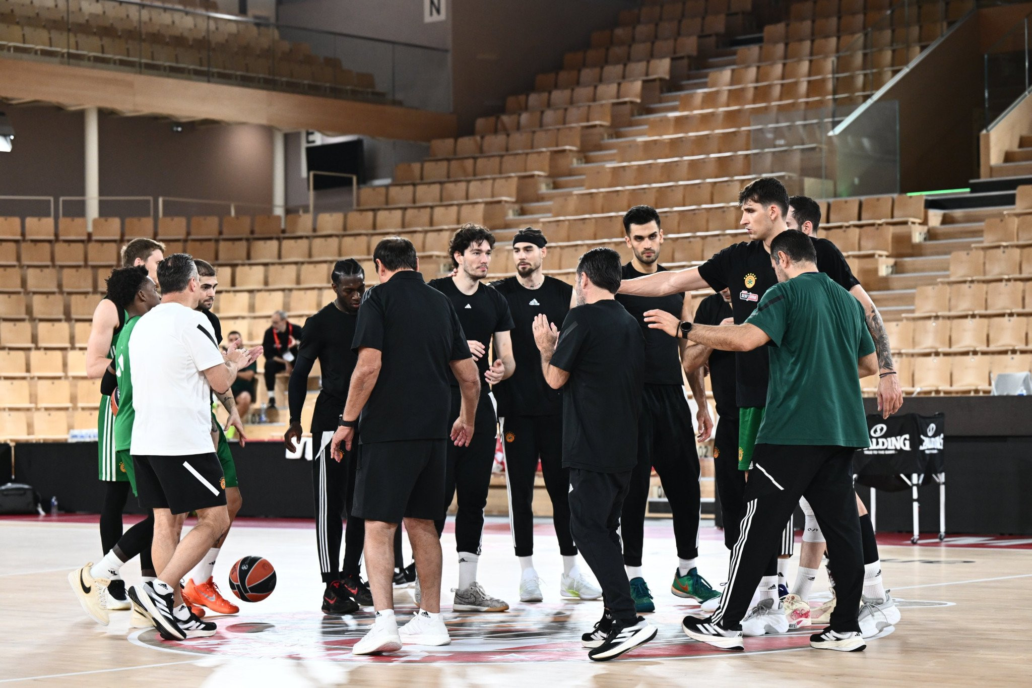 Δύσκολα με Μονακό ο Ρογκαβόπουλος, αμφίβολος και ο Καλαϊτζάκης