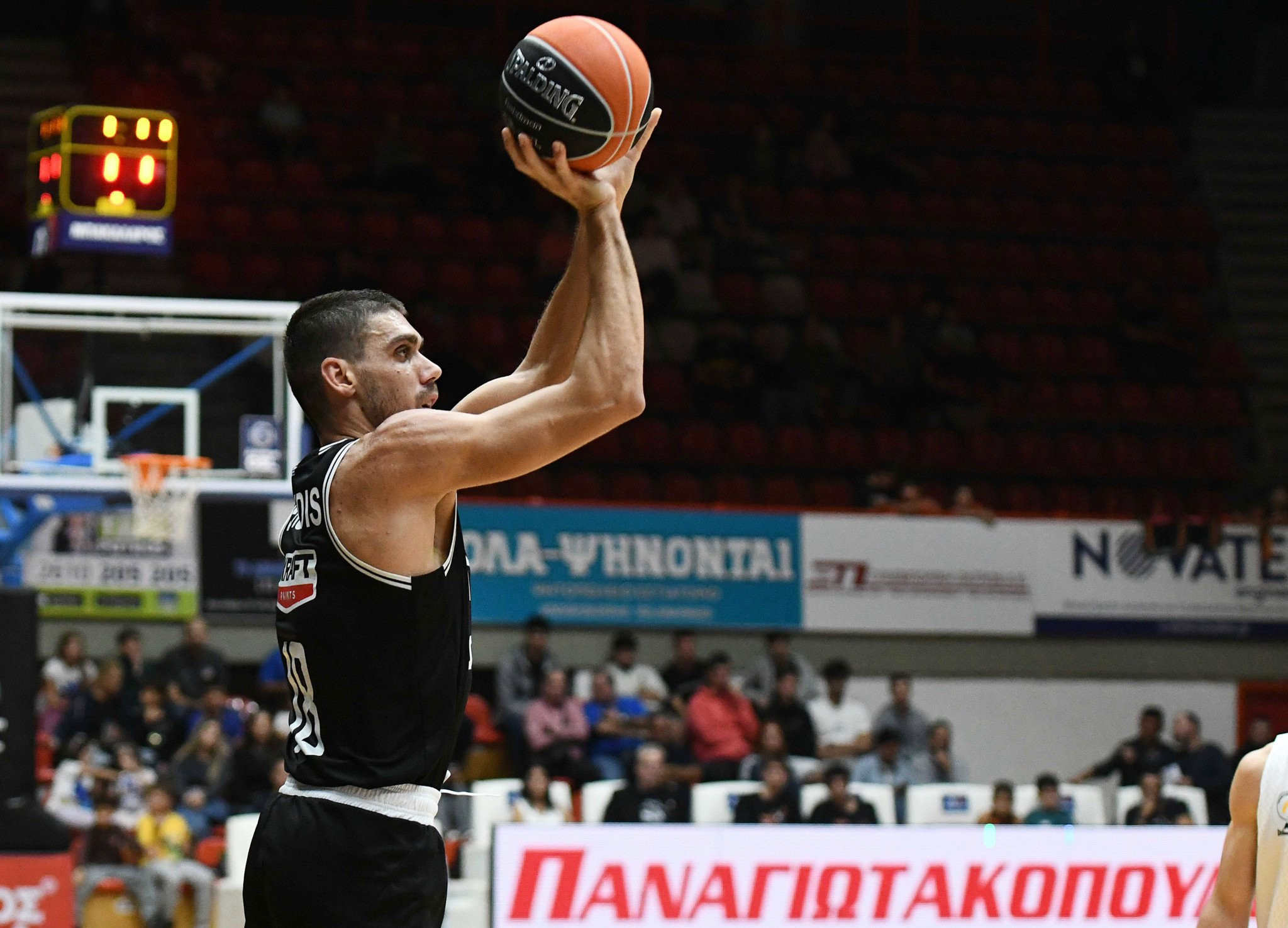 Συνεχίζουν στον ΠΑΟΚ οι Περσίδης και Ομορούγι