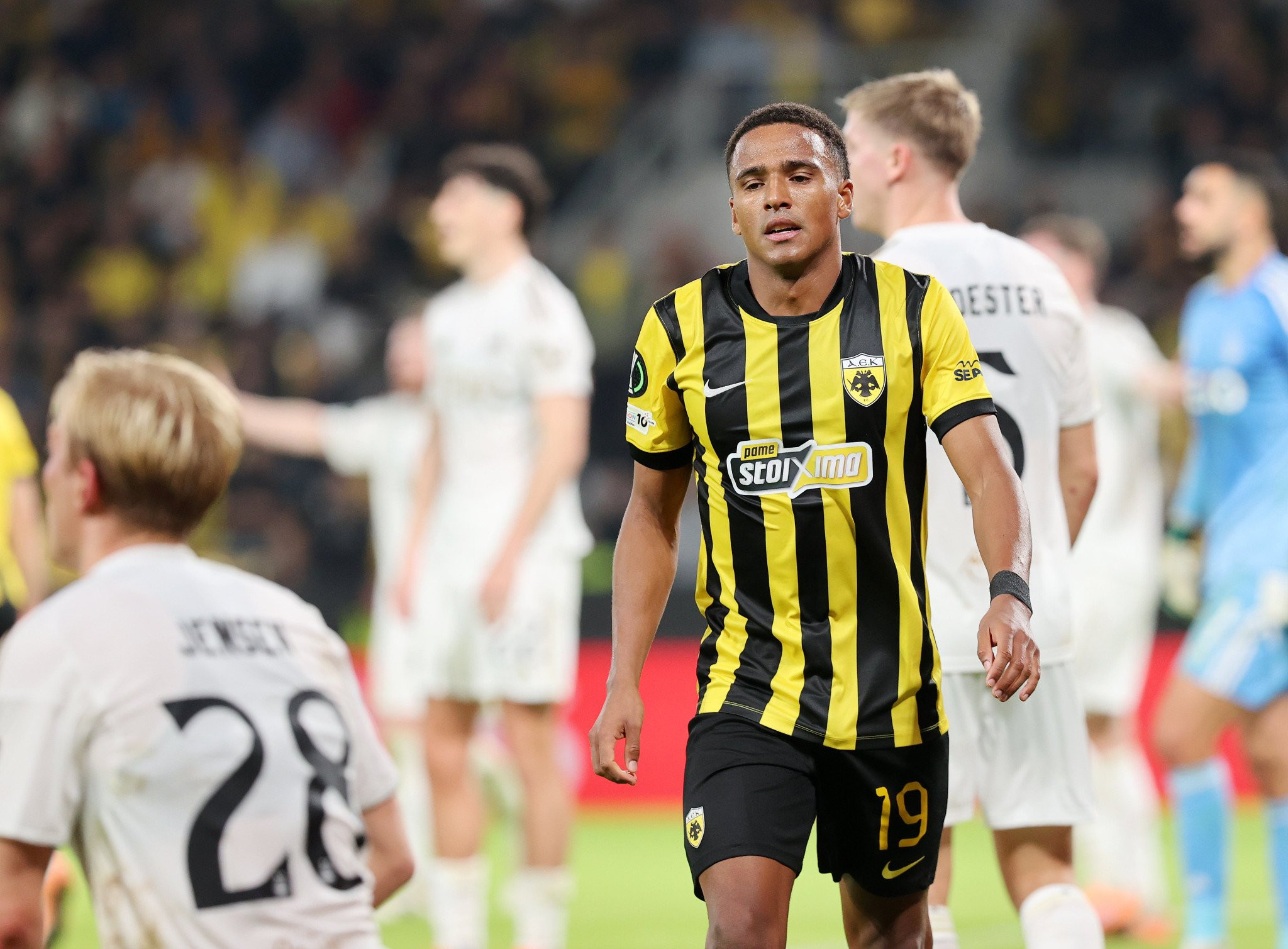 Πρόβλημα με Ελίασον στην ΑΕΚ - Τραυματίστηκε κι έμεινε εκτός αποστολής για το ματς με τον Ολυμπιακό