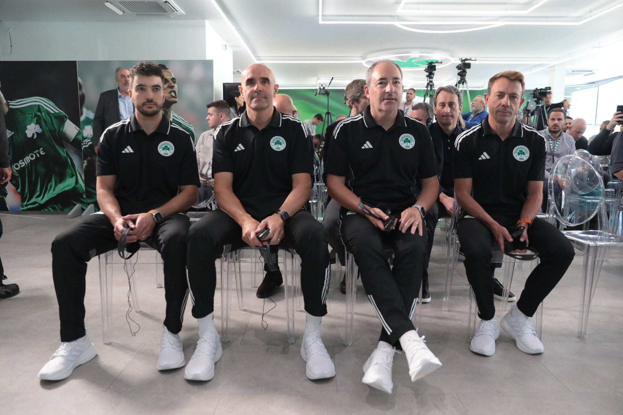 Στην παρουσίαση του Μπενίτεθ και οι τέσσερις στενοί συνεργάτες του