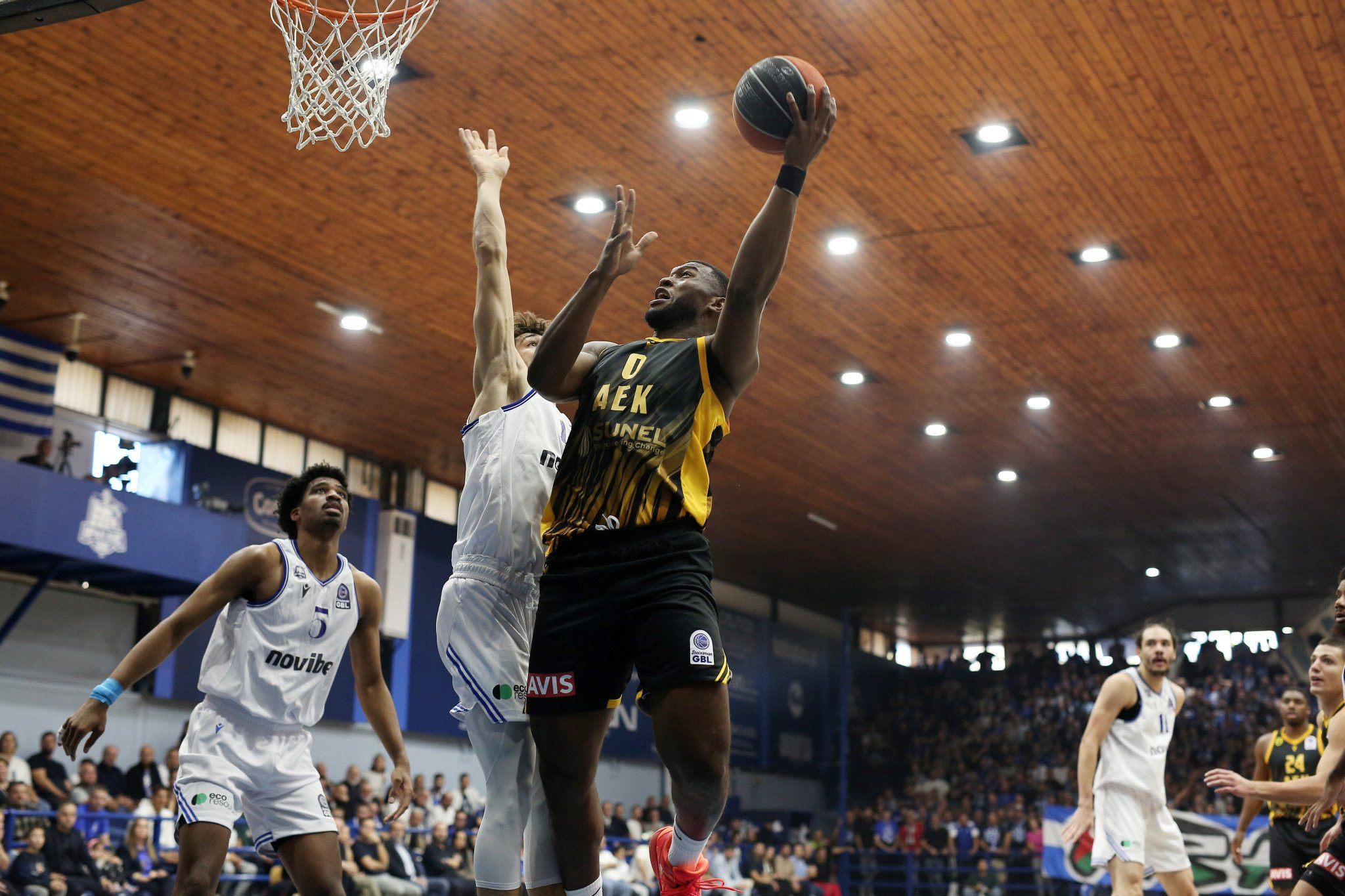 Η ΑΕΚ έχει δύο μεγάλα εμπόδια μπροστά της στο Περιστέρι